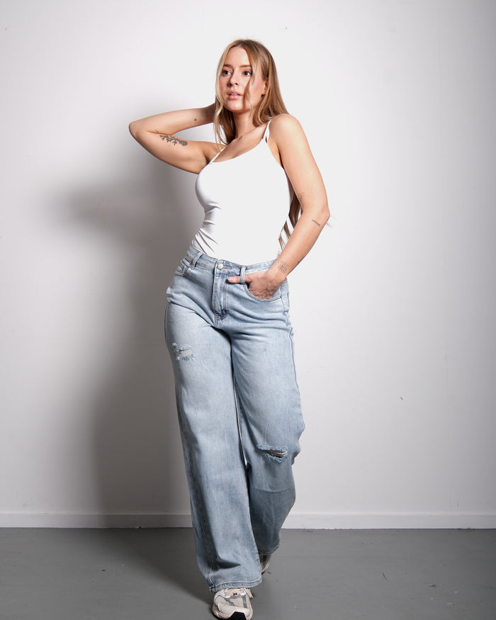 Stretchy Ripped Knee Light Wash Wide Leg Jeans – Curvy Fit – Inseam 82cm | SEISHIKI STUDIO