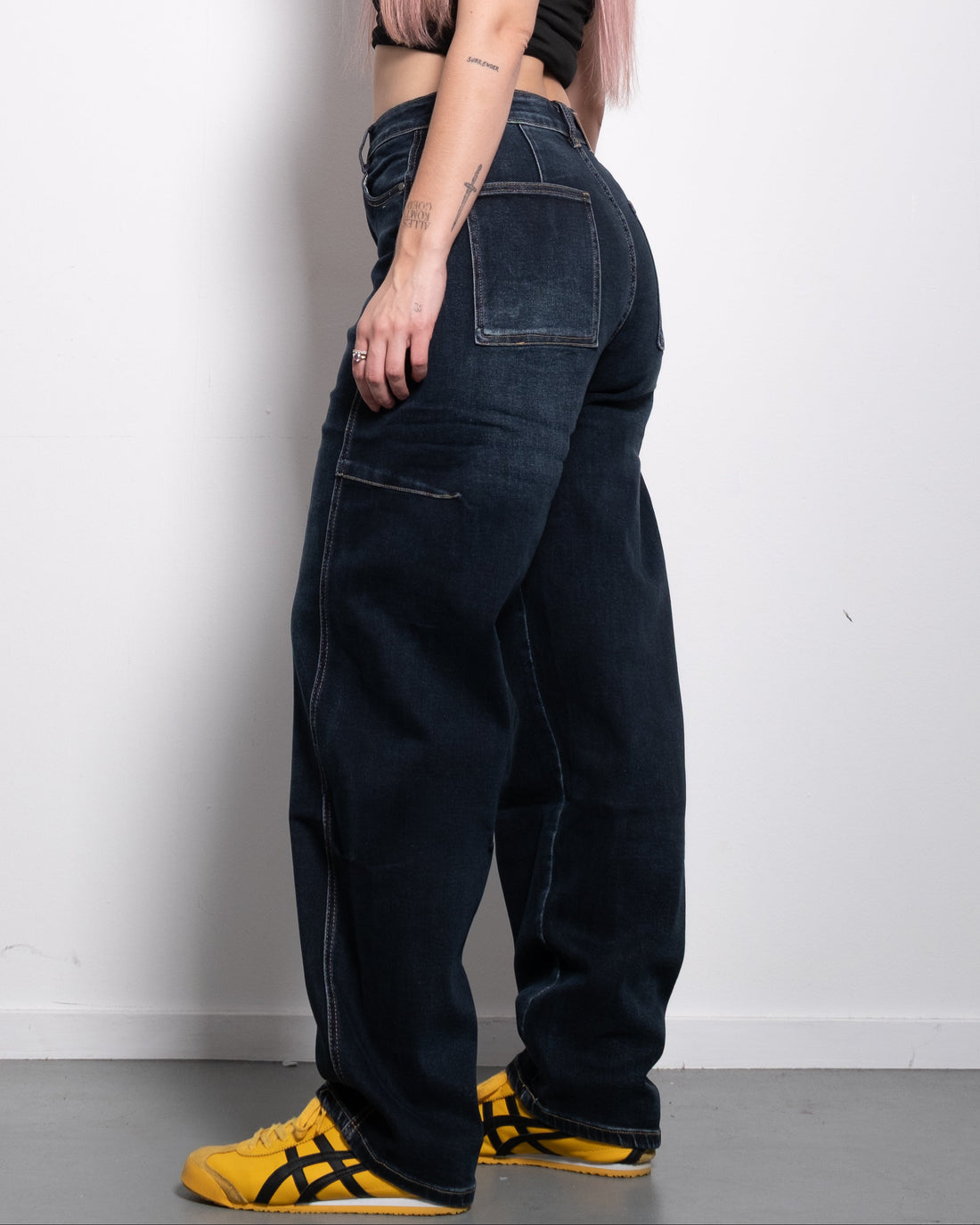 Inseam 78cm – Dark Wash Contrast Seams Balloon Jeans with Brown Patch – Curvy Fit