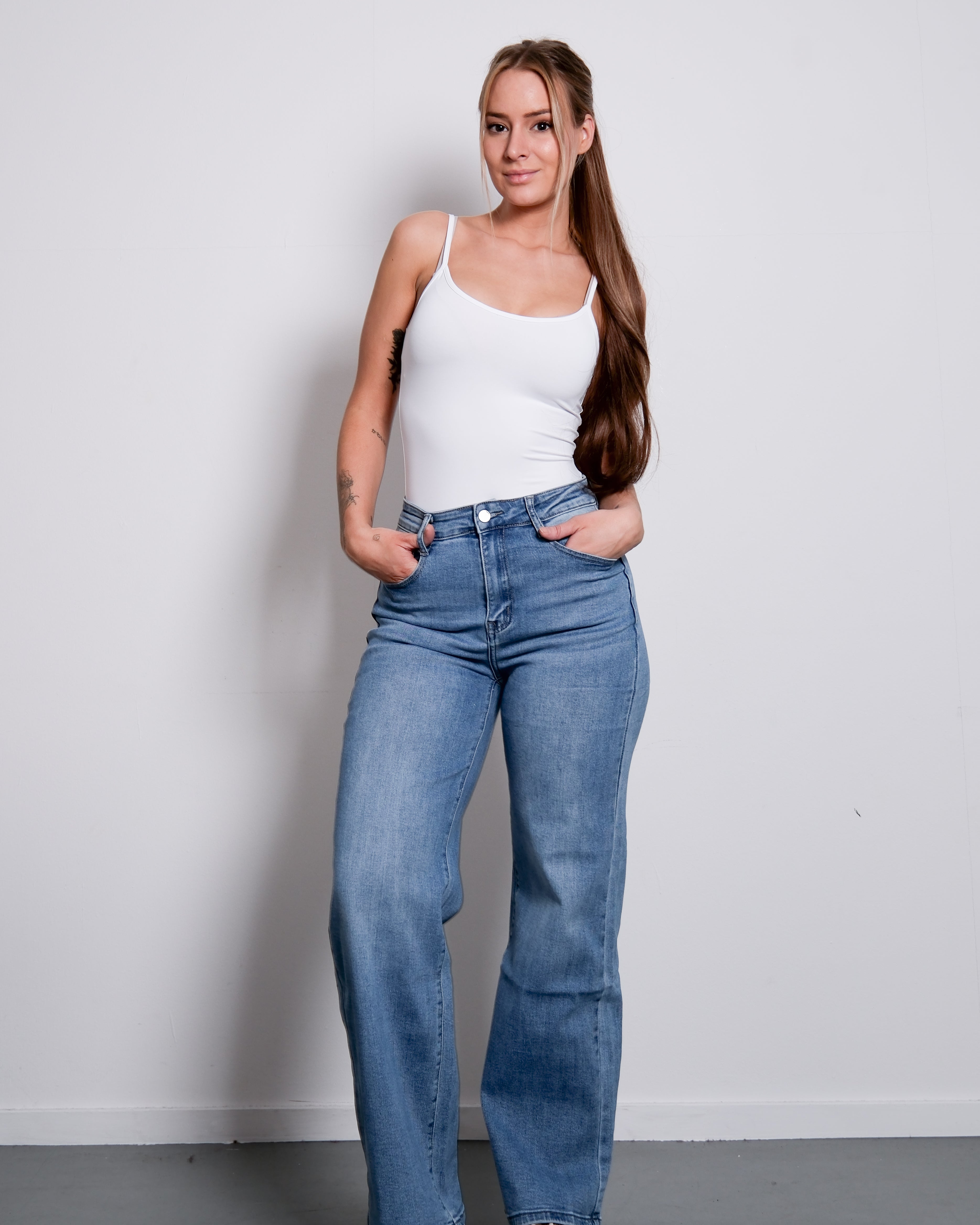 BASIC LIGHT WASH STRAIGHT LEG JEANS - INSEAM 76CM