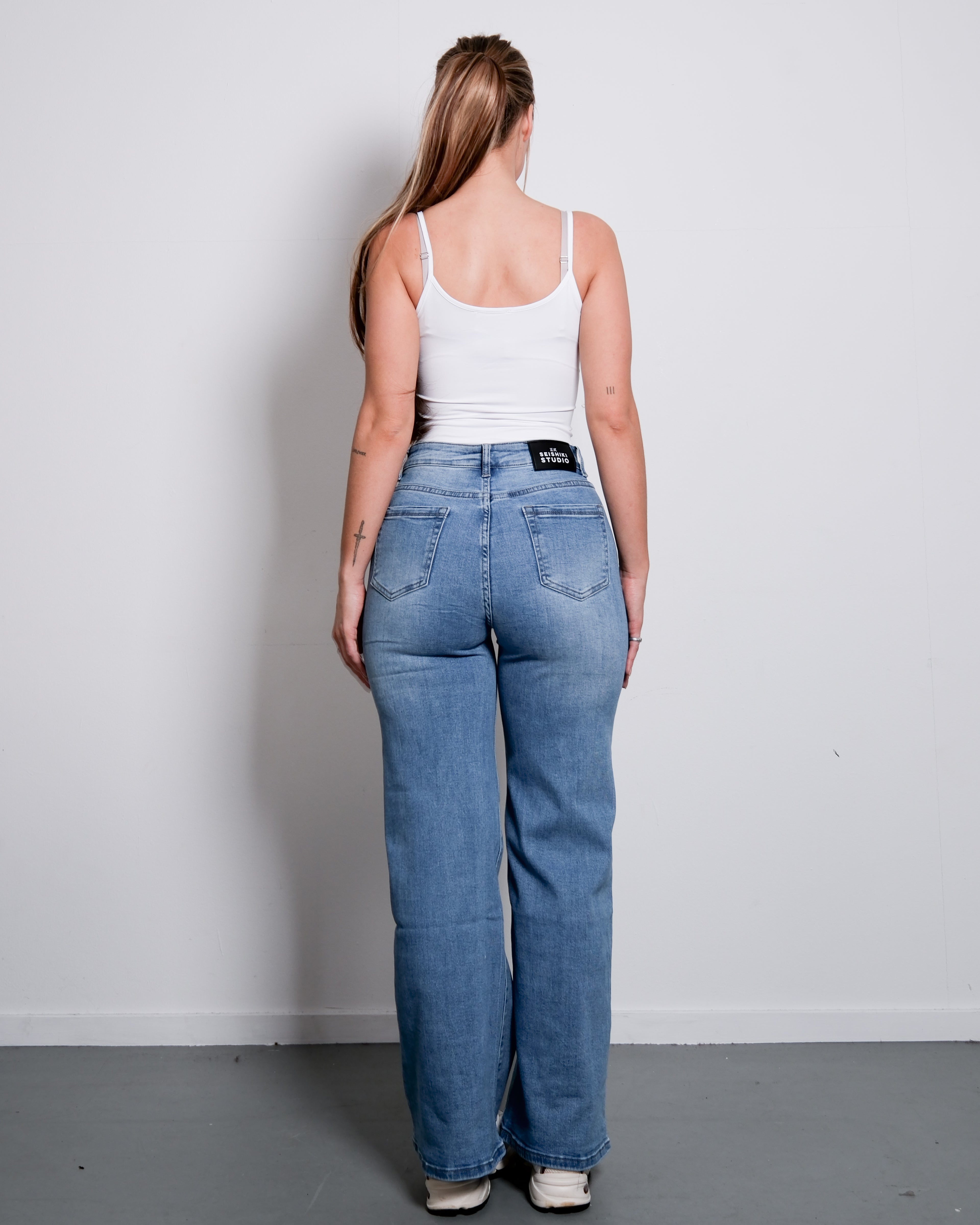 BASIC LIGHT WASH STRAIGHT LEG JEANS - INSEAM 76CM