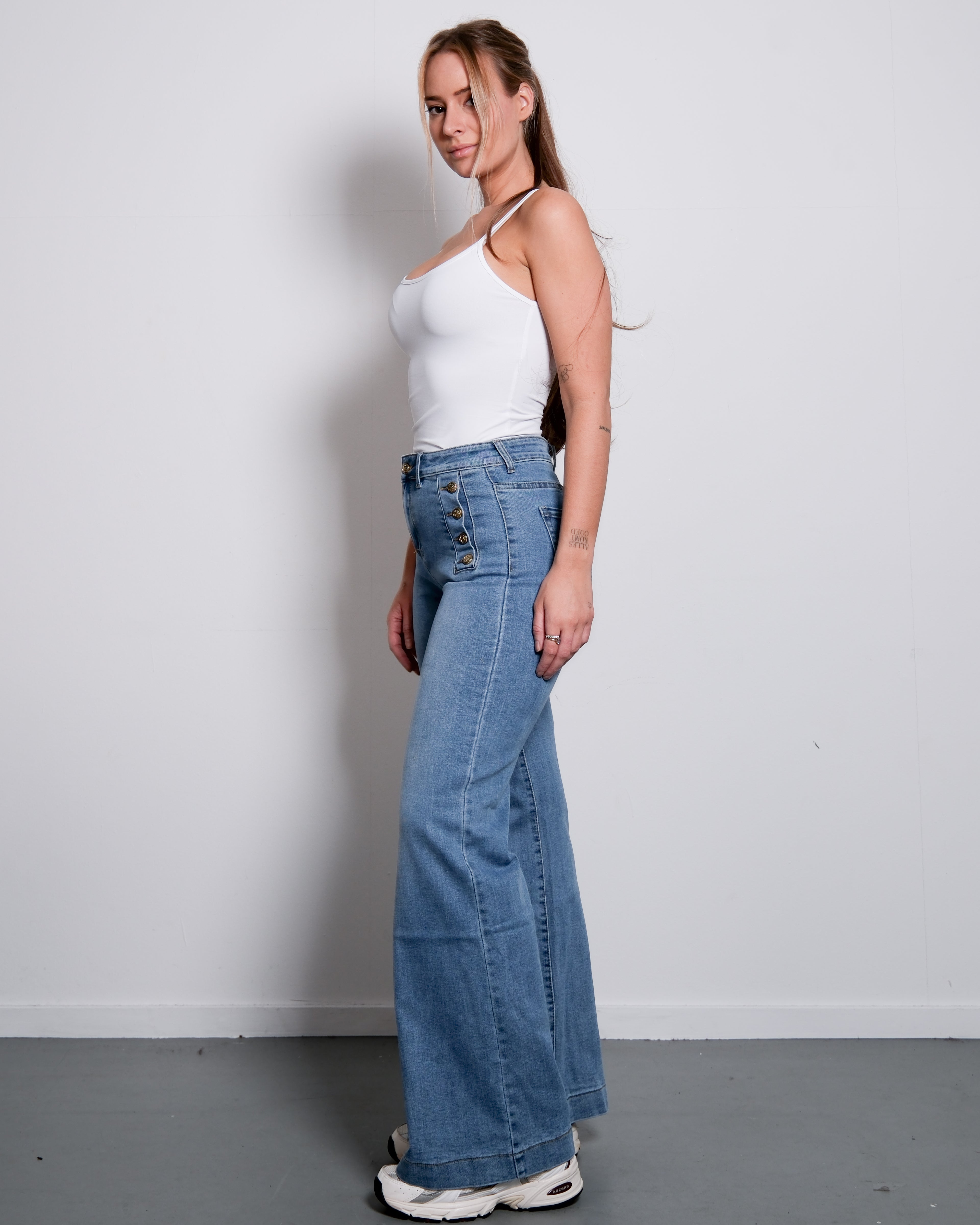WIDE LEG JEANS WITH GOLD BUTTONS - INSEAM 79CM