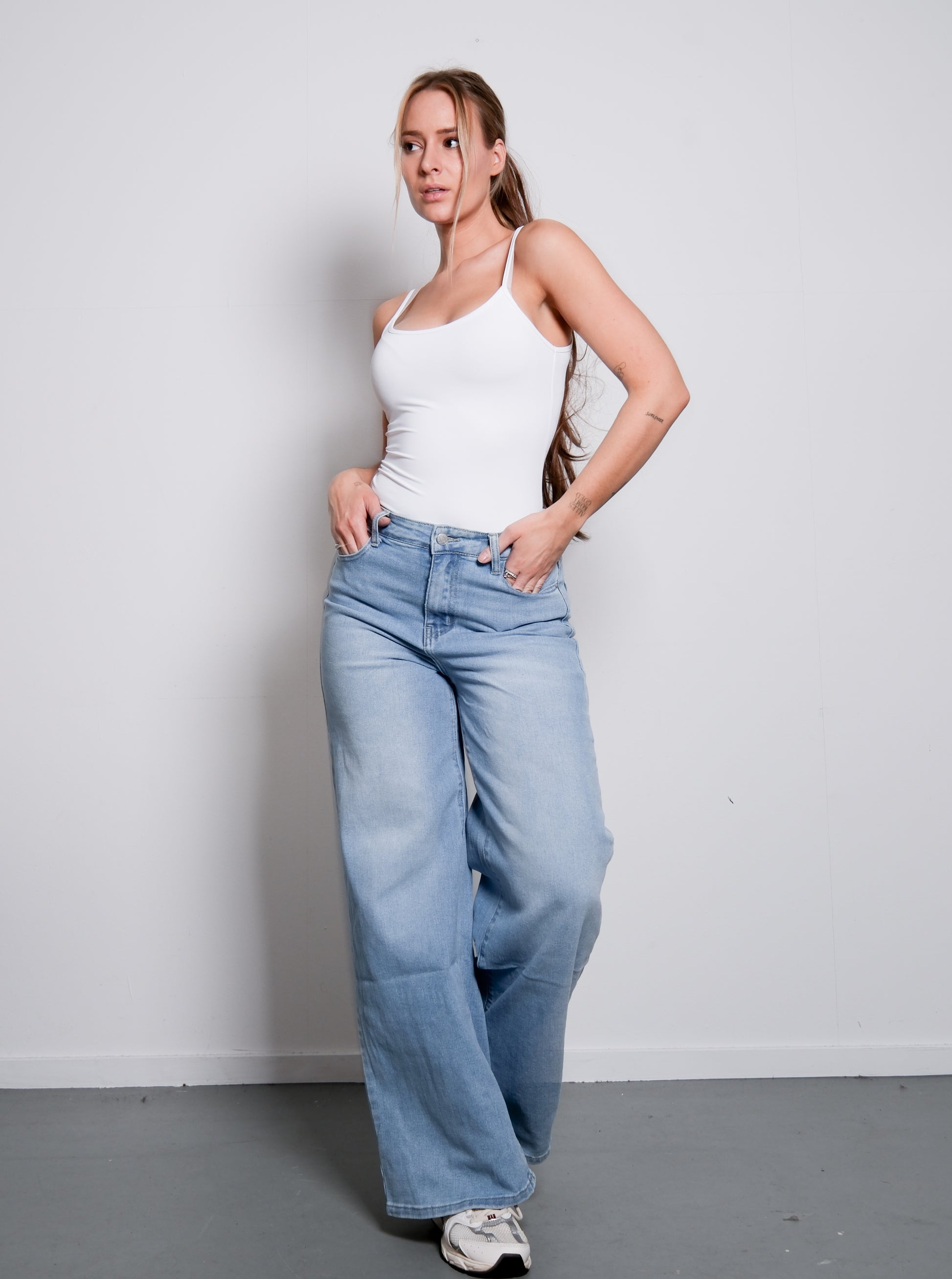 LIGHT STRETCH MEDIUM WAIST ULTRA WIDE LEG JEANS - INSEAM 78CM | SEISHIKI STUDIO