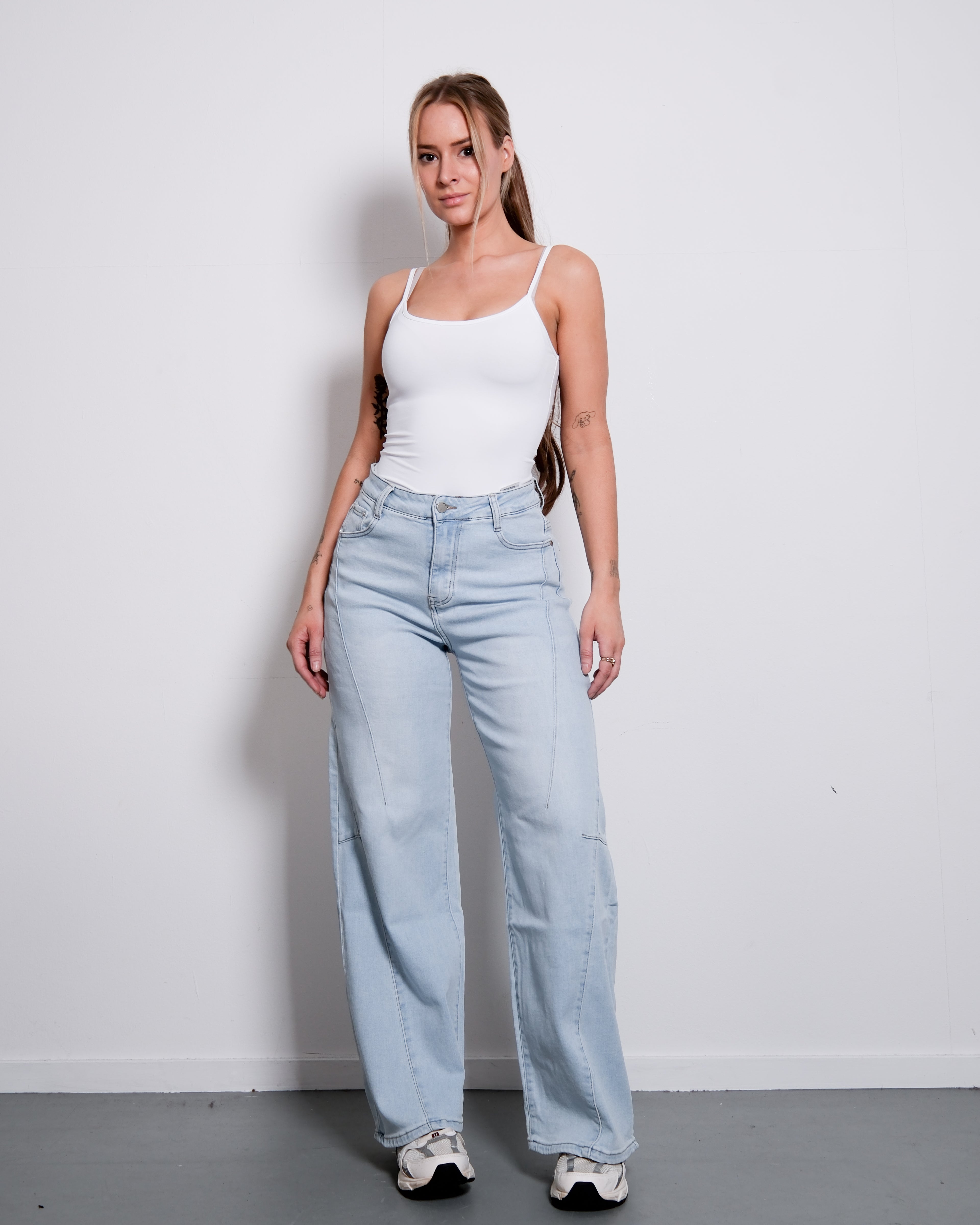 LIGHT WASH WIDE LEG JEANS WITH SLANTED FRONT SEAMS - INSEAM 76CM