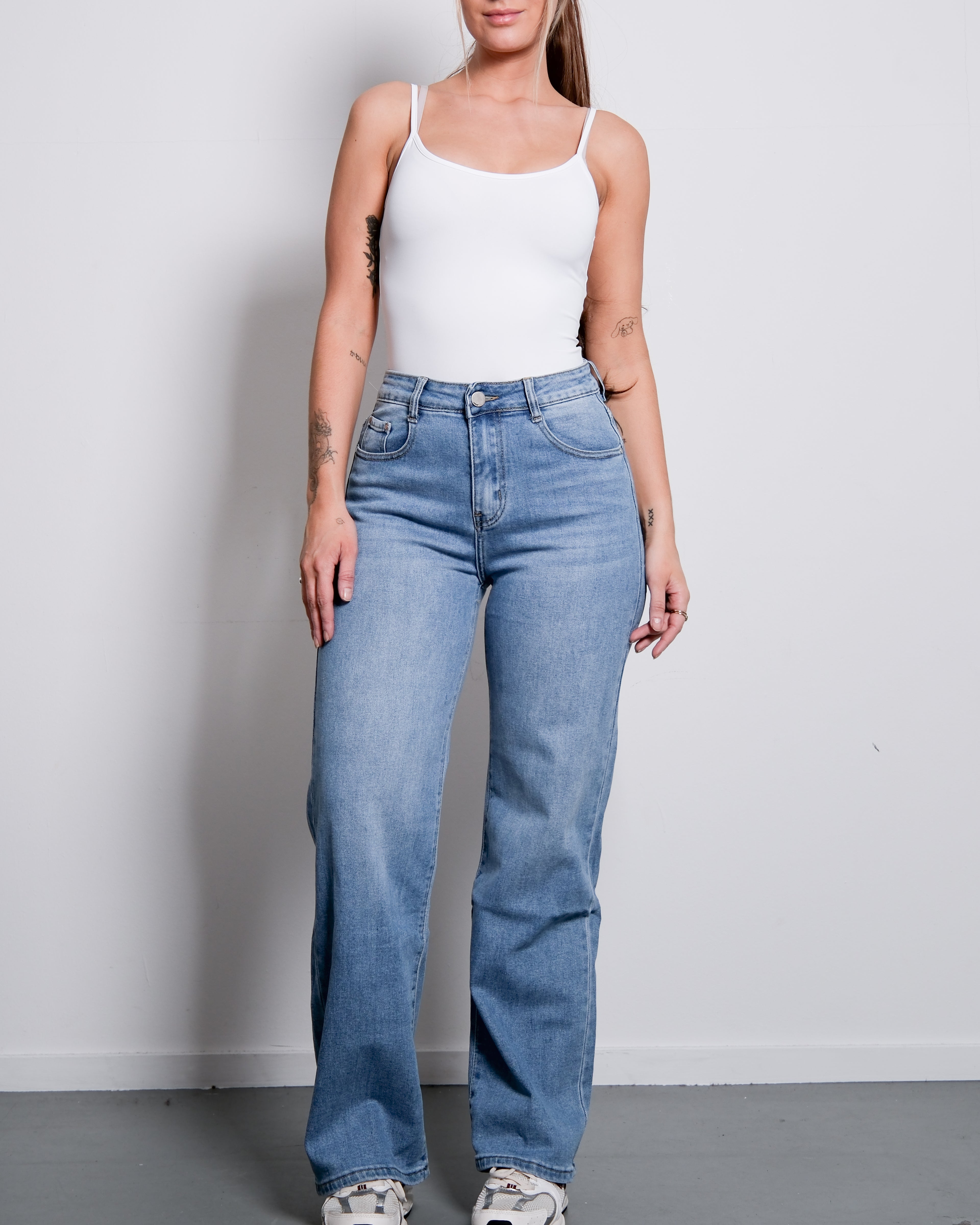 MEDIUM WASH WIDE LEG JEANS - INSEAM 78CM
