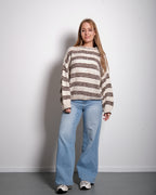 Cremefarbener Strickpullover mit drei Streifen