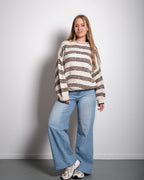 Cremefarbener Strickpullover mit drei Streifen