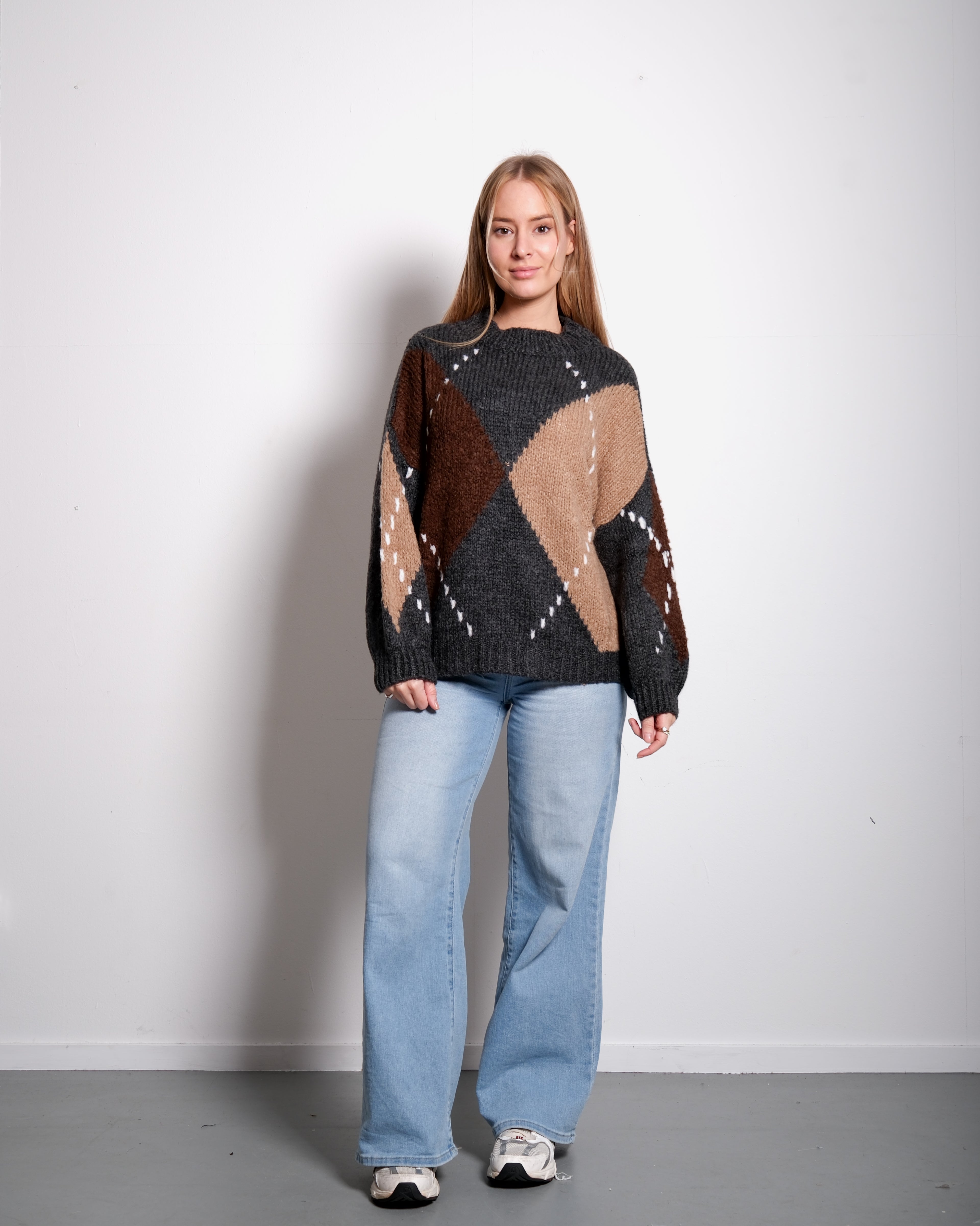 CHECKERED SWEATER GREY