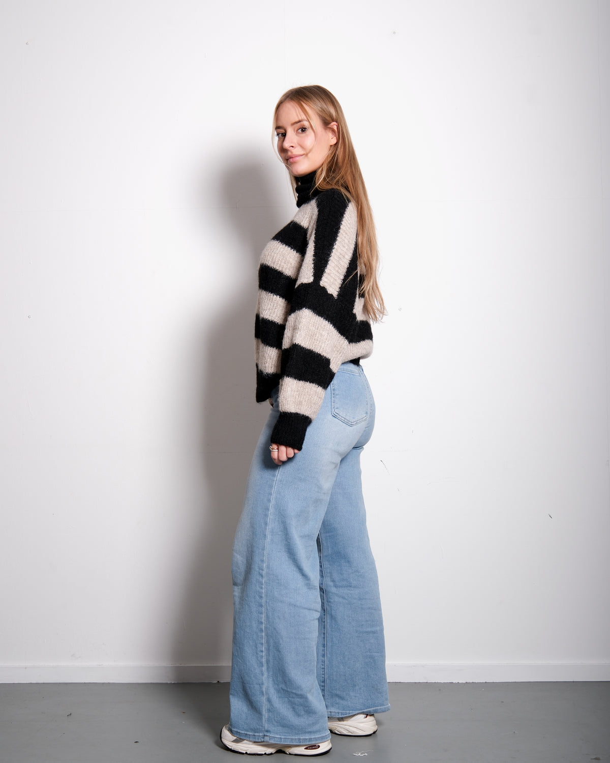 Stretchy High Neck Striped Sweater Black/Beige – SEISHIKI STUDIO