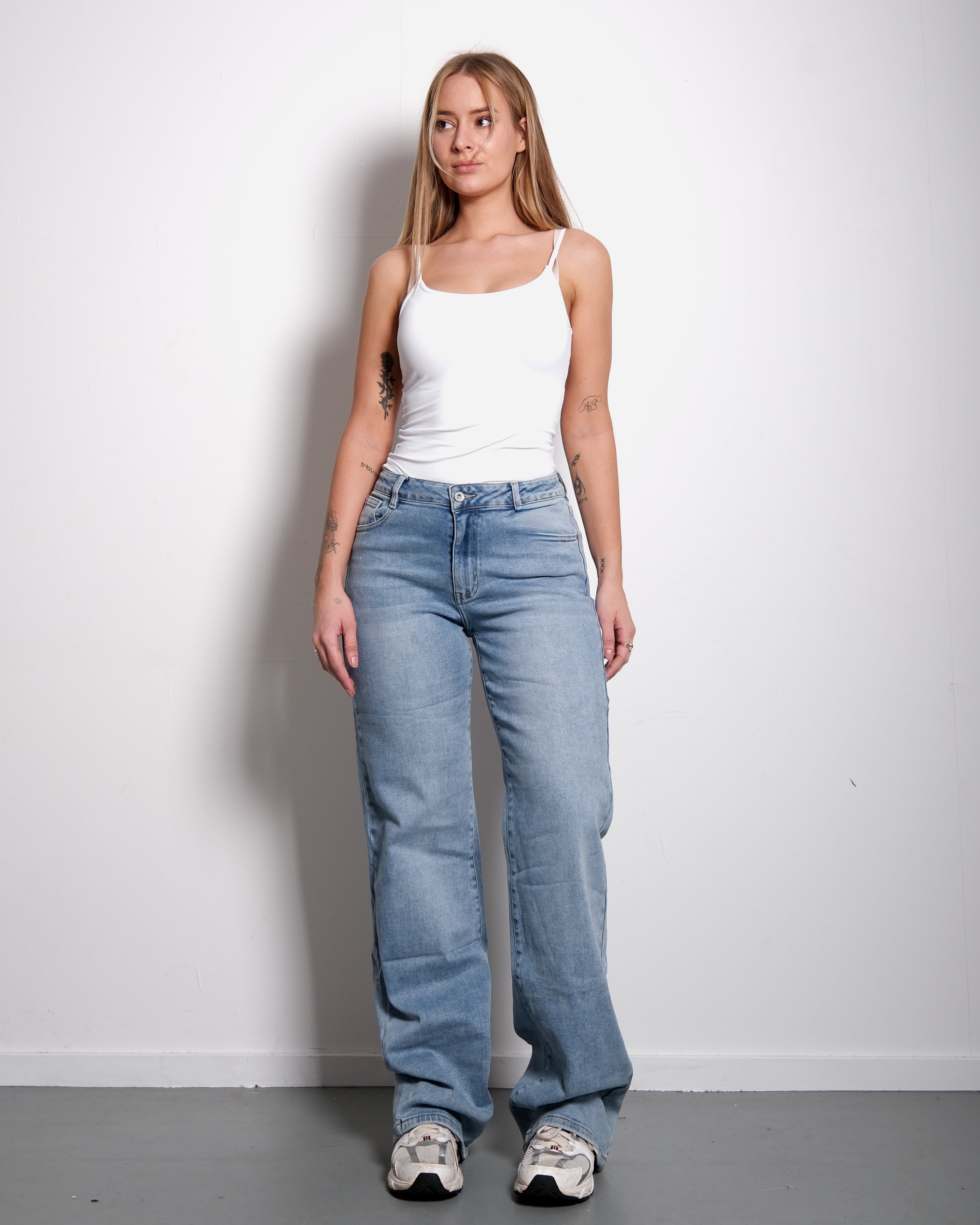 LIGHT WASH WIDE LEG JEANS - INSEAM 86CM