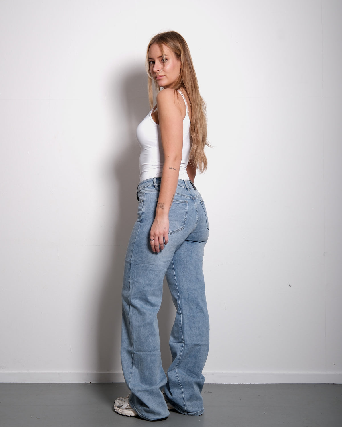 Stretchy Light Wash Wide Leg Jeans, curvy fit, 86 cm inseam, tall – SEISHIKI STUDIO