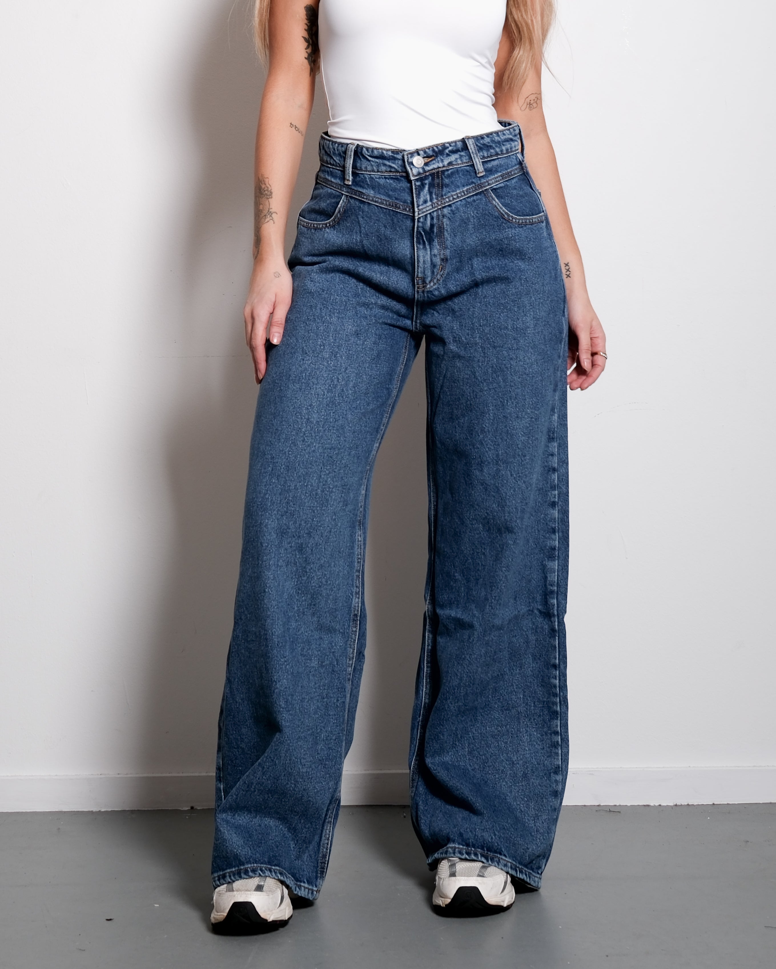 HIGH WAIST V DETAIL WIDE LEG JEANS DARK WASH - INSEAM 77CM - NON STRETCH