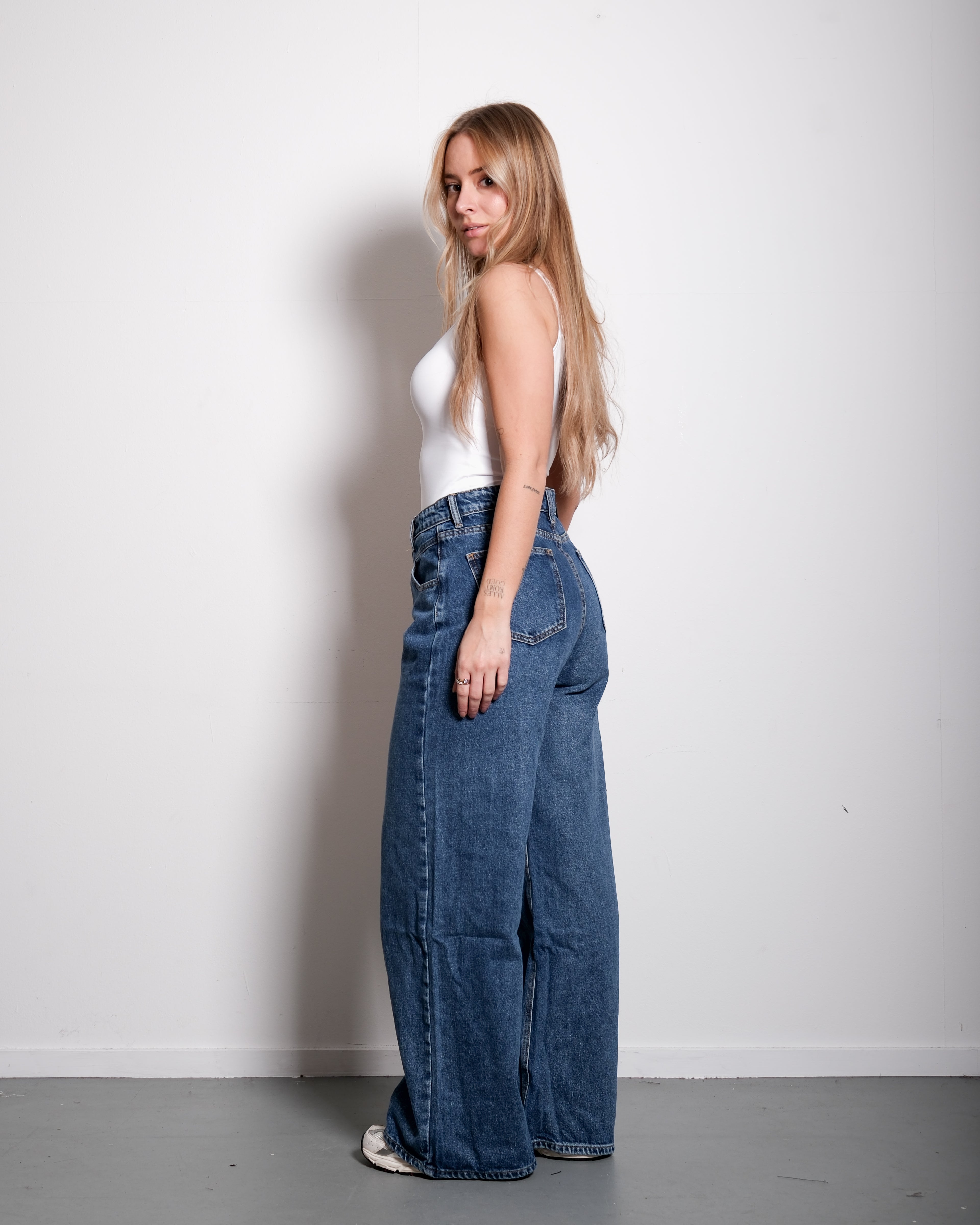 HIGH WAIST V DETAIL WIDE LEG JEANS DARK WASH - INSEAM 77CM - NON STRETCH