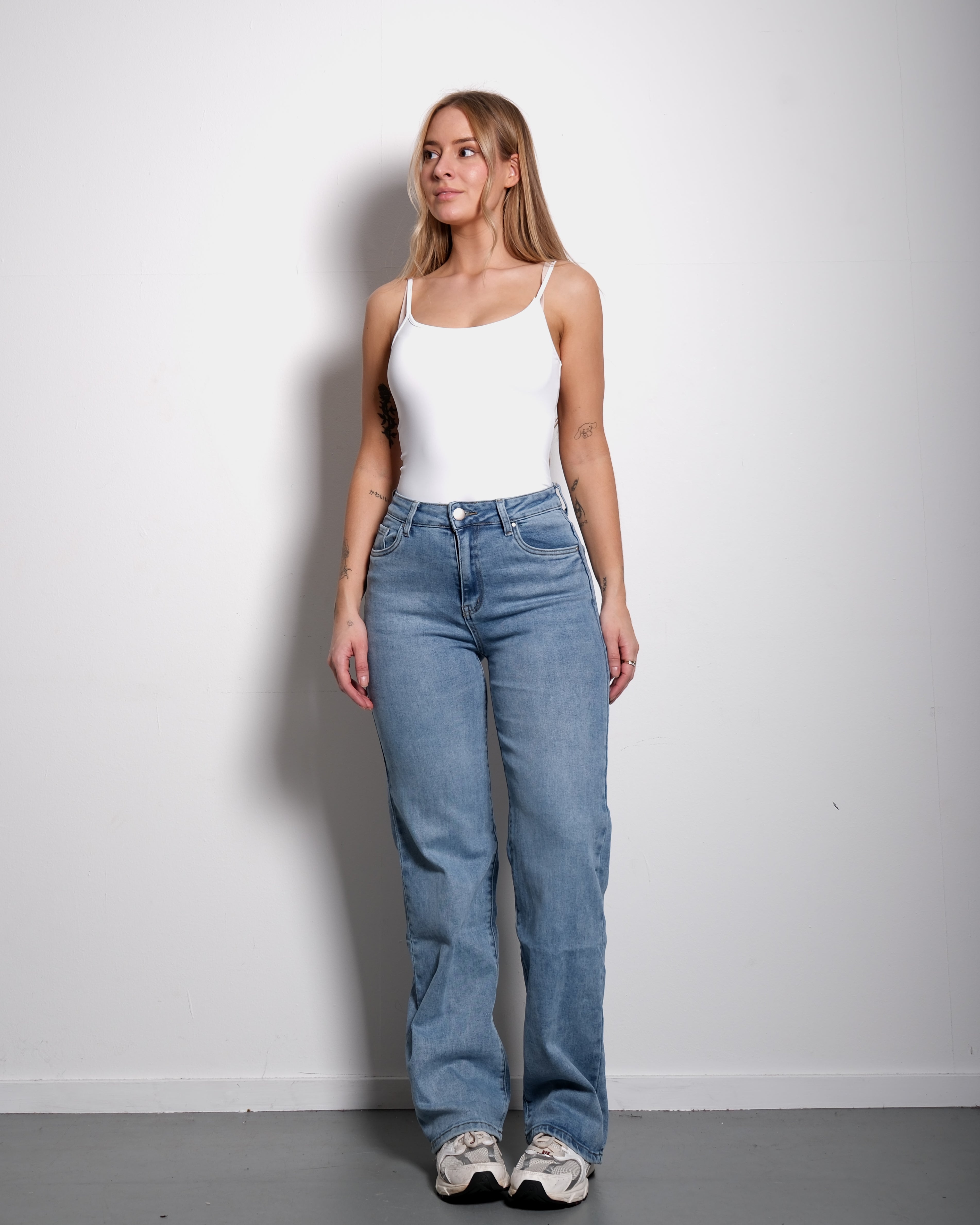 MEDIUM LIGHT WASH WIDE LEG JEANS - INSEAM 80CM