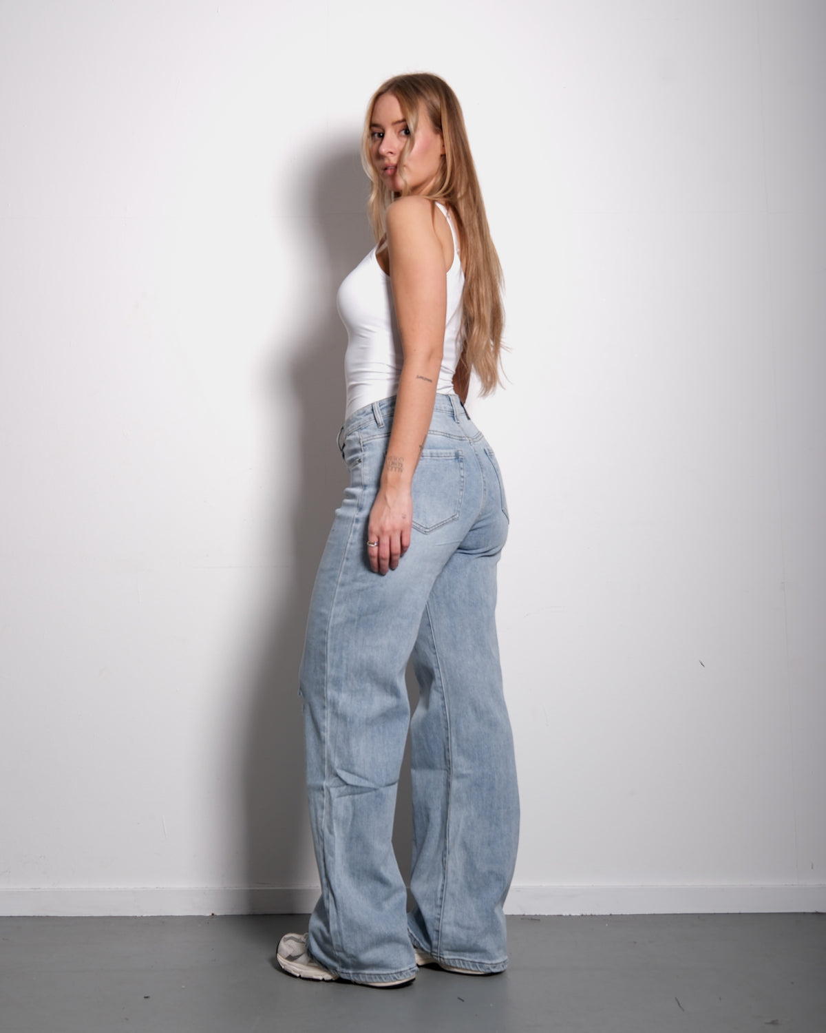 STRETCHY RIPPED KNEE LIGHT WASH WIDE LEG JEANS - INSEAM 82CM | SEISHIKI STUDIO
