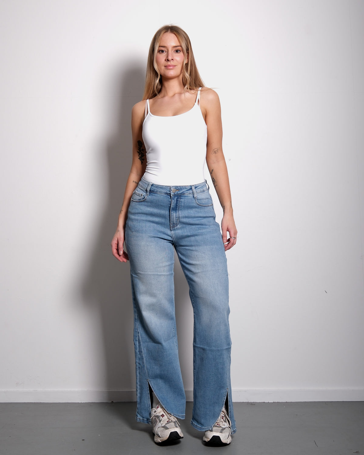 STRETCHY SPLIT BOTTOM MEDIUM WASH WIDE LEG JEANS - INSEAM 74CM | SEISHIKI STUDIO