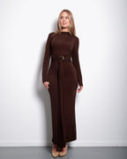 Braunes, figurbetontes Langarmkleid mit drapierter Taille | Konturierte Passform – SEISHIKI STUDIO