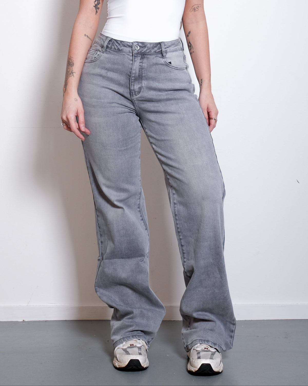 TALL - INSEAM 86CM - STRETCHY LIGHT GREY WIDE LEG JEANS | SEISHIKI STUDIO