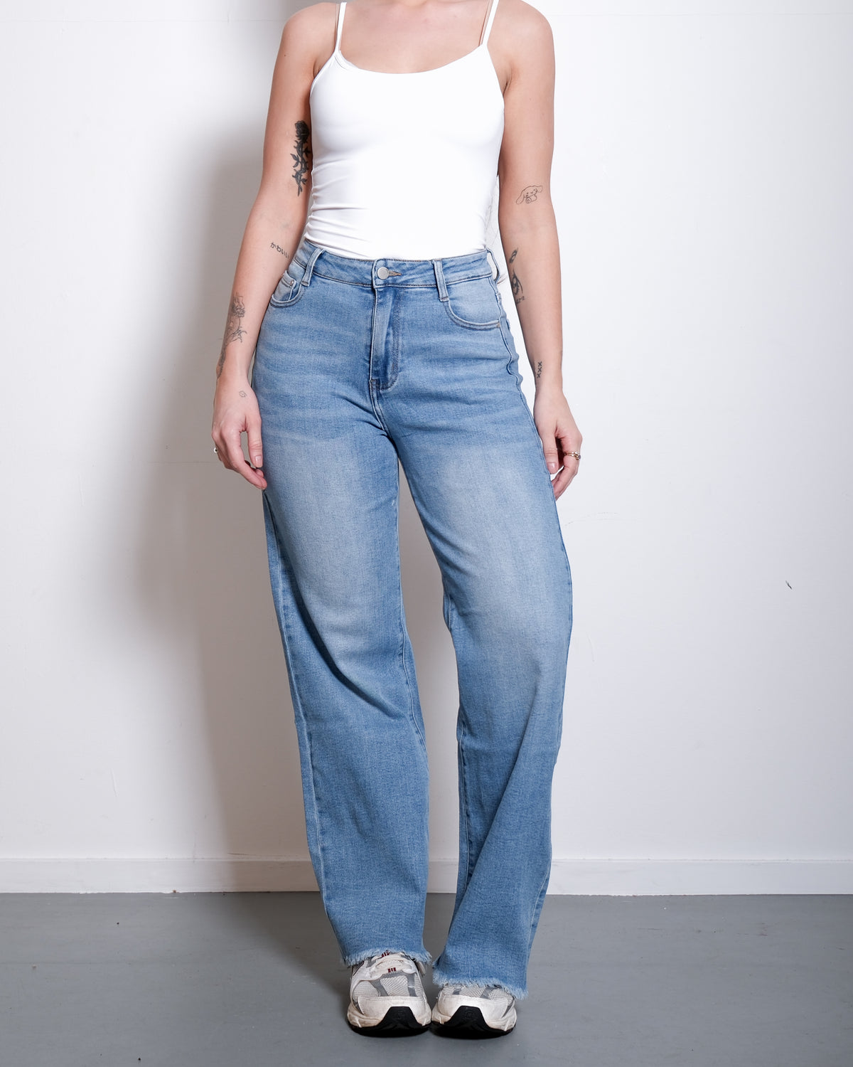 Stretchy Light Wash Bootcut Jeans with Ripped Bottom, curvy fit, 75 cm inseam – SEISHIKI STUDIO