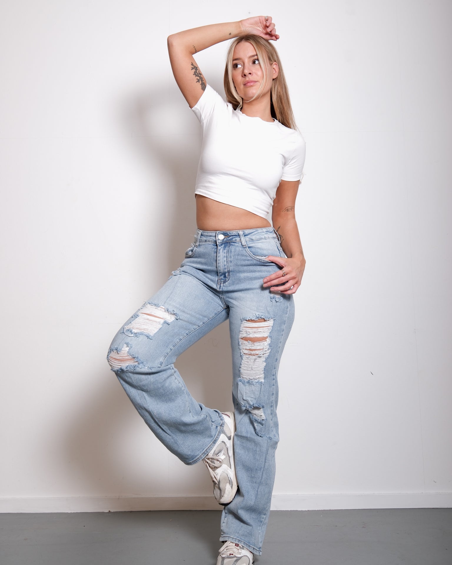 STRETCHY LIGHT WASH STRAIGHT LEG JEANS WITH RIPS - INSEAM 77CM | SEISHIKI STUDIO