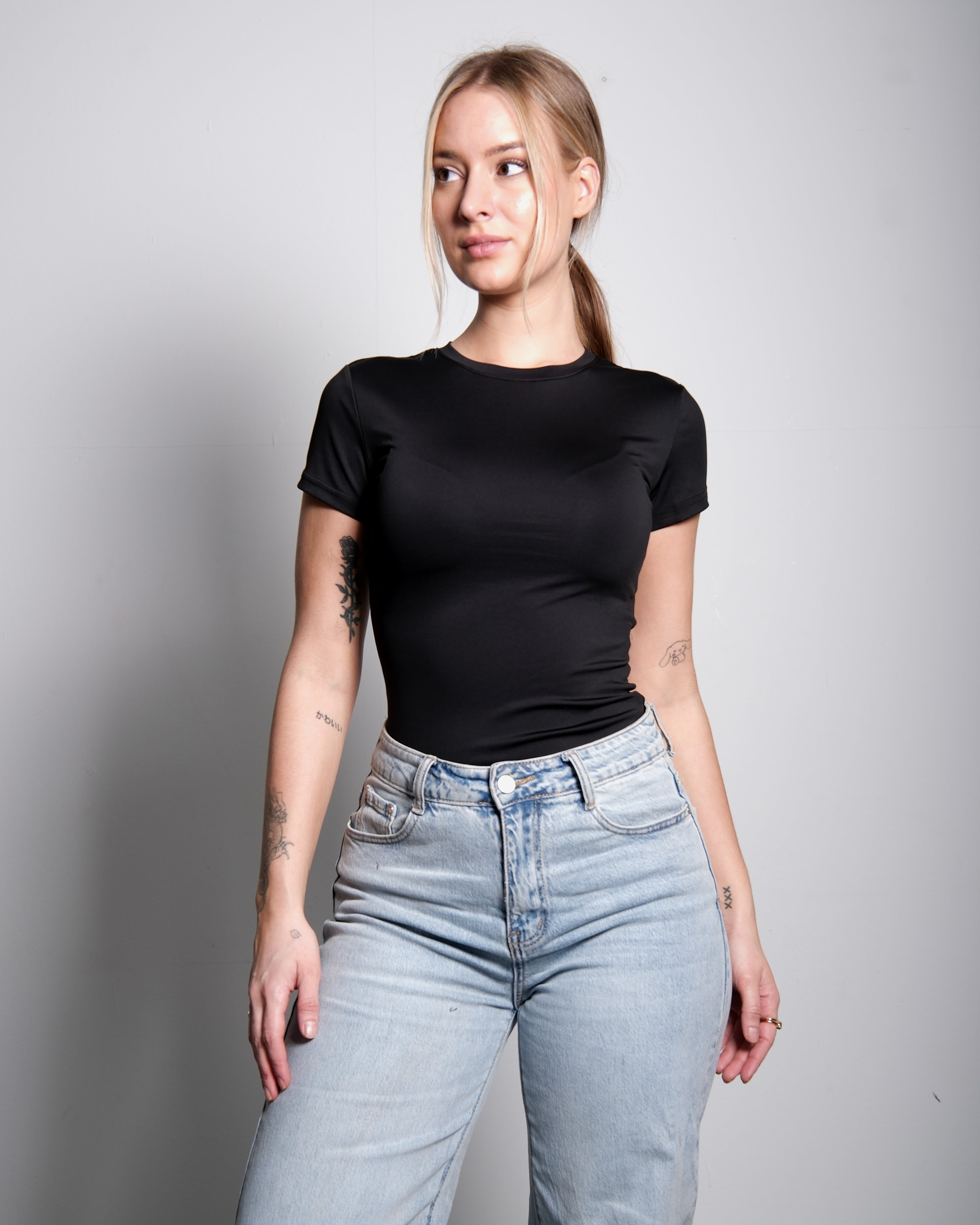 SEISHIKI STUDIO Super Stretchy topje met korte mouwen, zwart