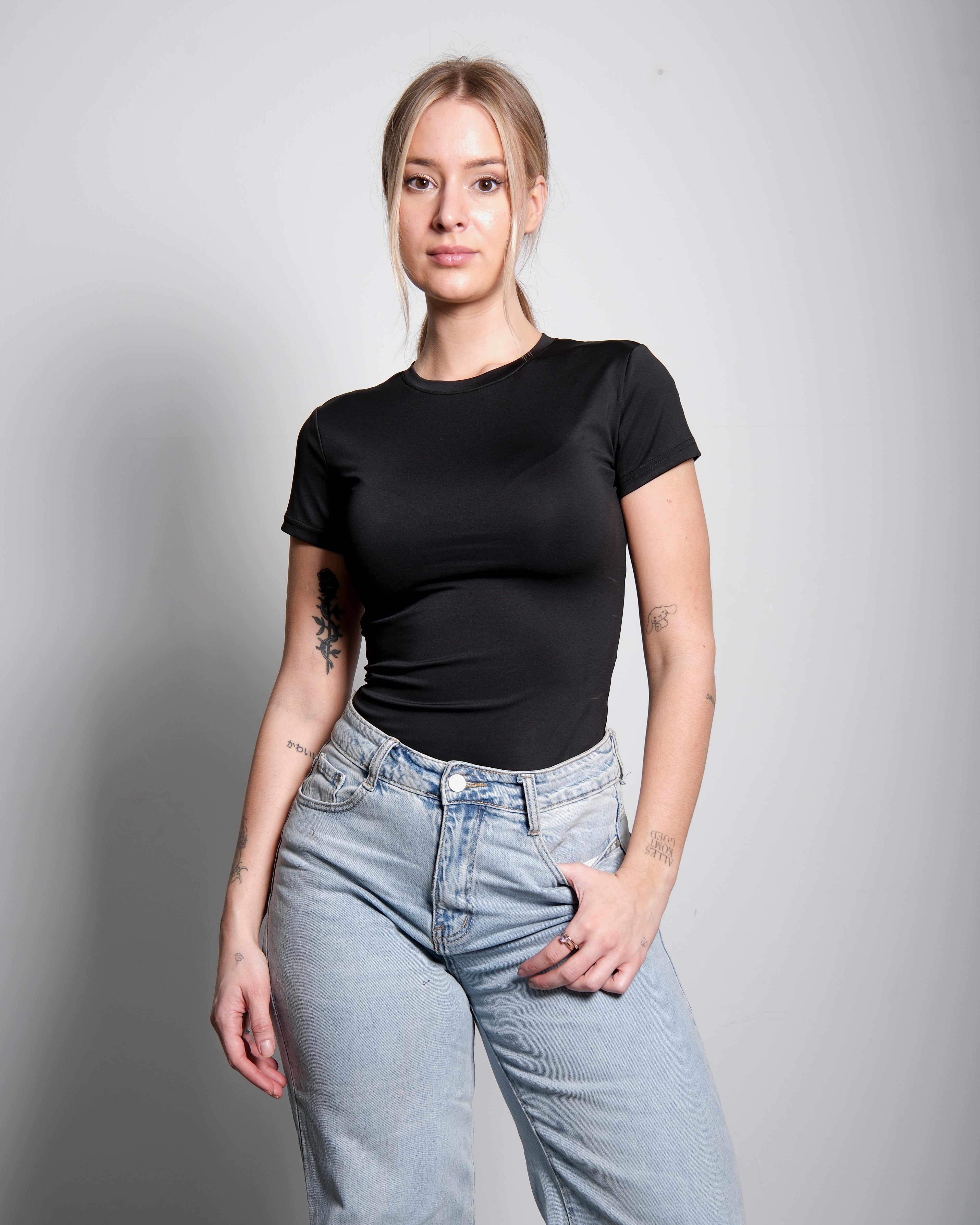 SEISHIKI STUDIO Super Stretchy topje met korte mouwen, zwart