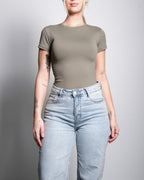 SEISHIKI STUDIO Superelastisches, Stretchy Oberteil mit kurzen Ärmeln, grün