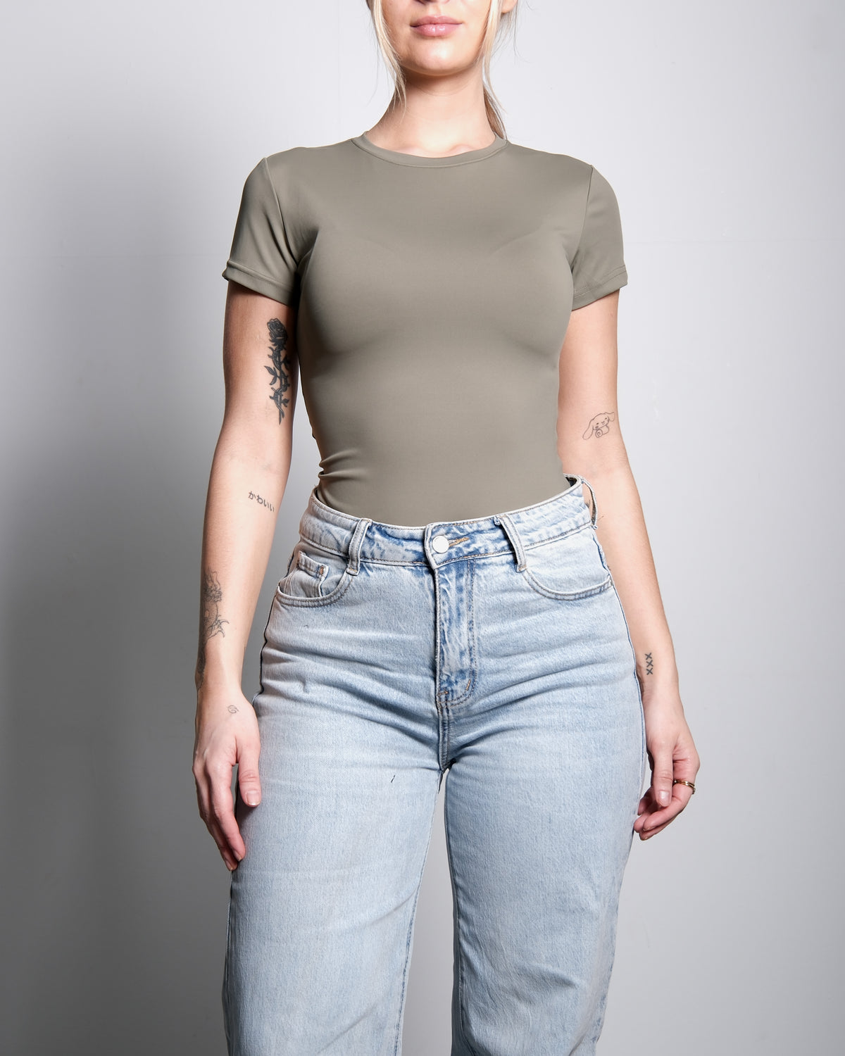 SEISHIKI STUDIO Super Stretchy Buttery Top Shortsleeve Green