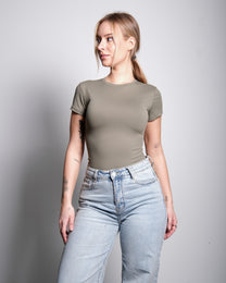 SEISHIKI STUDIO Super Stretchy Buttery Top Shortsleeve Green