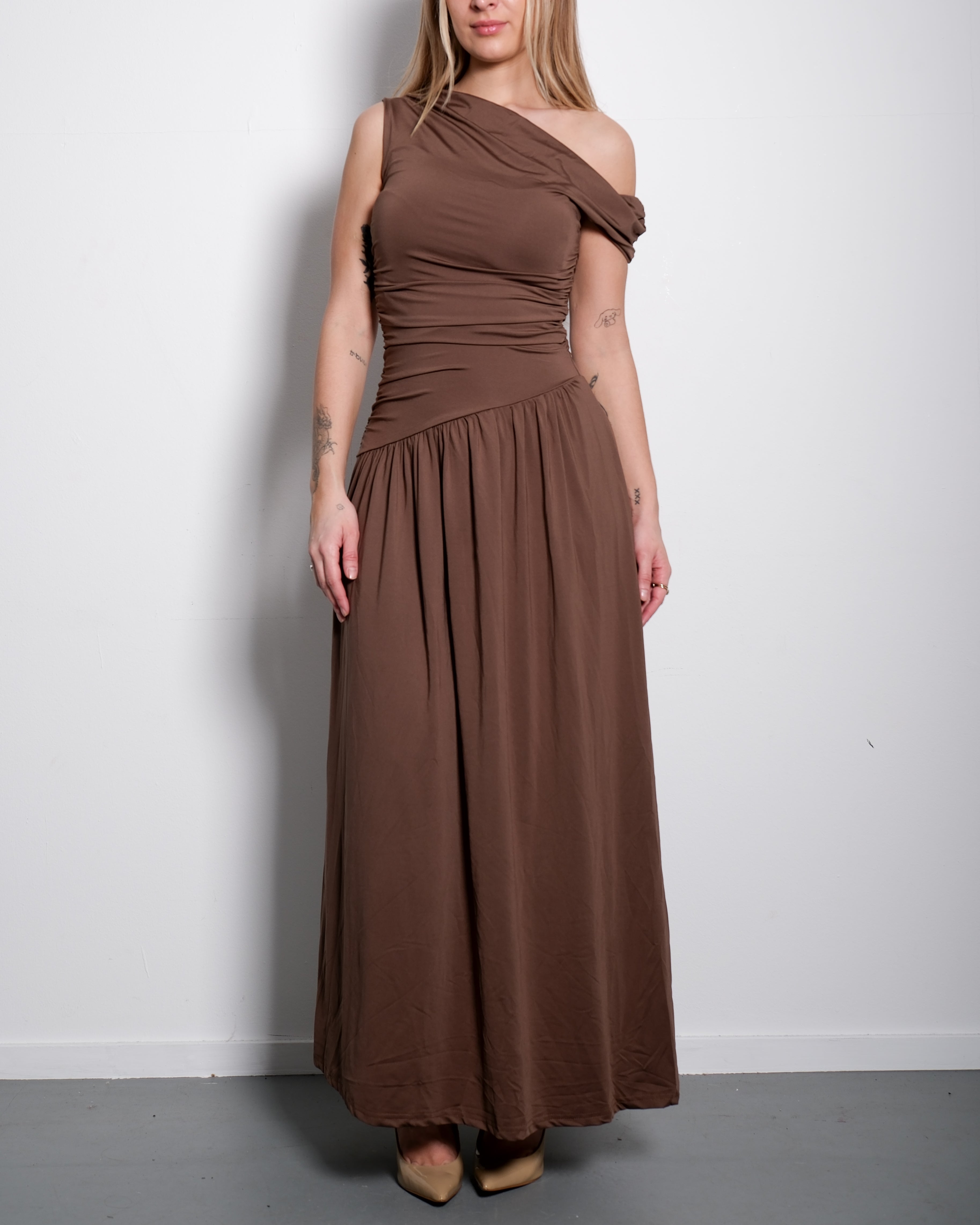 Off-Shoulder Stretch Maxi Dress Brown – SEISHIKI STUDIO