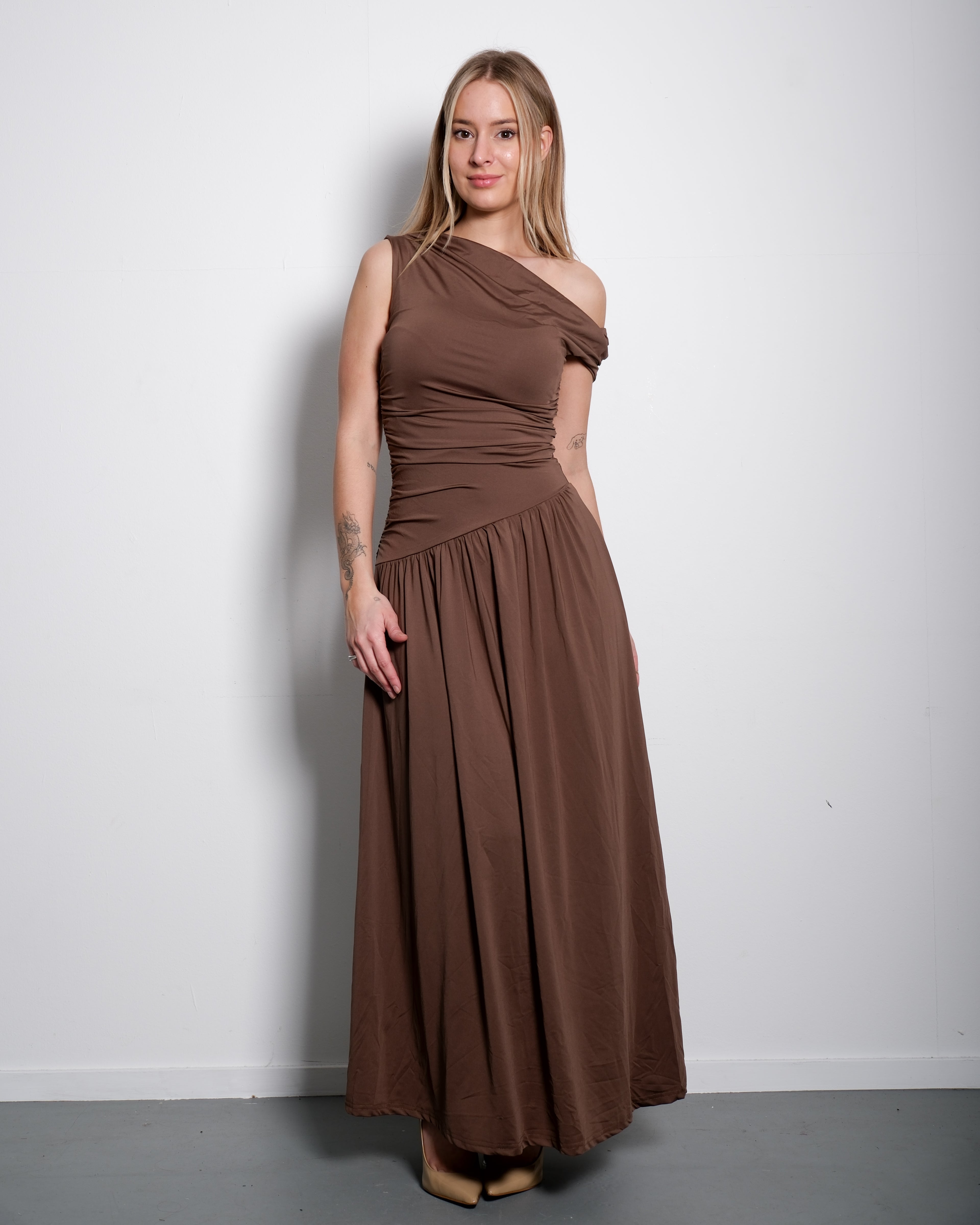 Off-Shoulder Stretch Maxi Dress Brown – SEISHIKI STUDIO