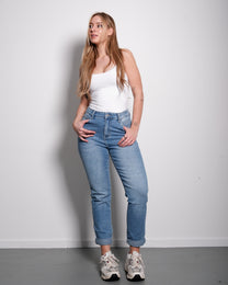 Stretchy Medium Wash Mom Jeans, curvy fit, 74 cm inseam – SEISHIKI STUDIO