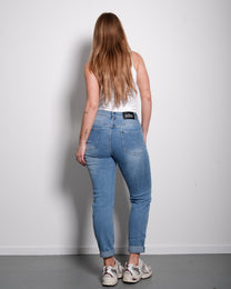 Stretchy Medium Wash Mom Jeans, curvy fit, 74 cm inseam – SEISHIKI STUDIO