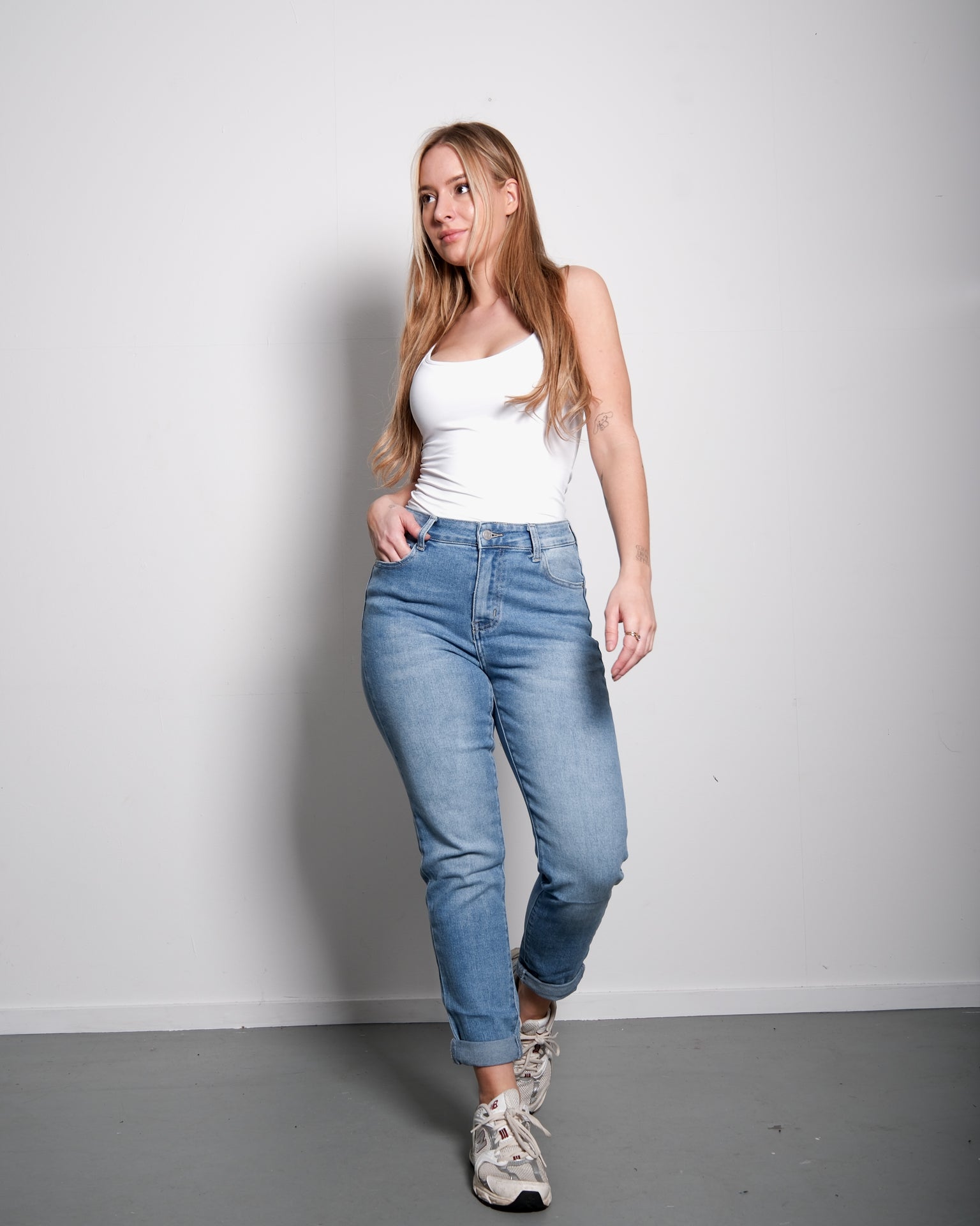 STRETCHY MEDIUM WASH MOM JEANS - INSEAM 74CM | SEISHIKI STUDIO