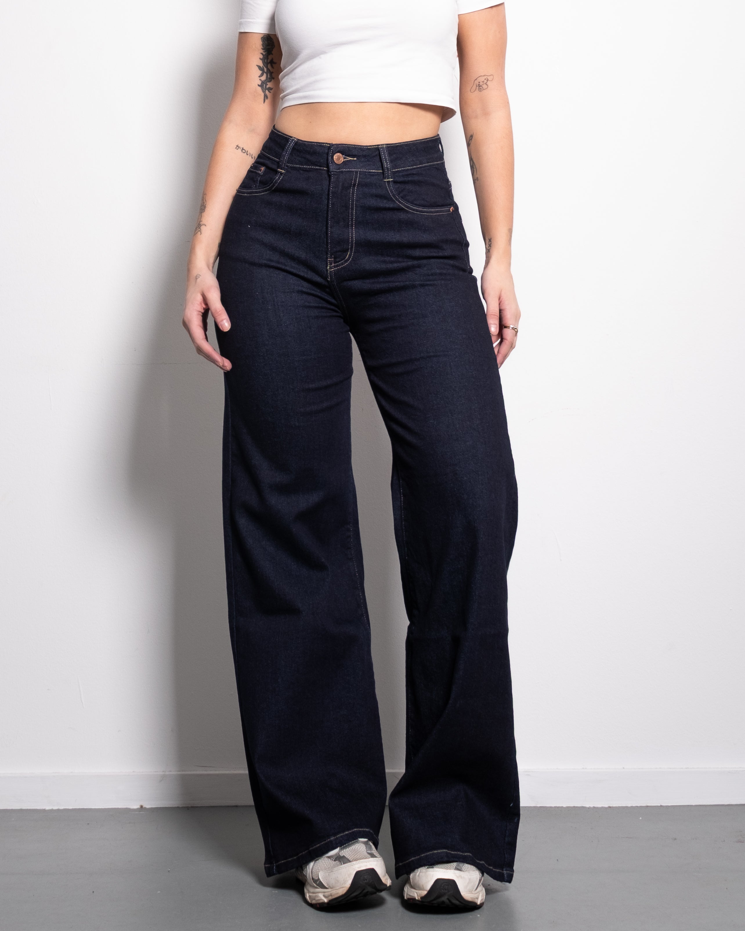 JEANS  MET MIDDENHOGE Taille, ruwe denim en WIDE LEG JEANS  binnenbeenlengte 79 cm