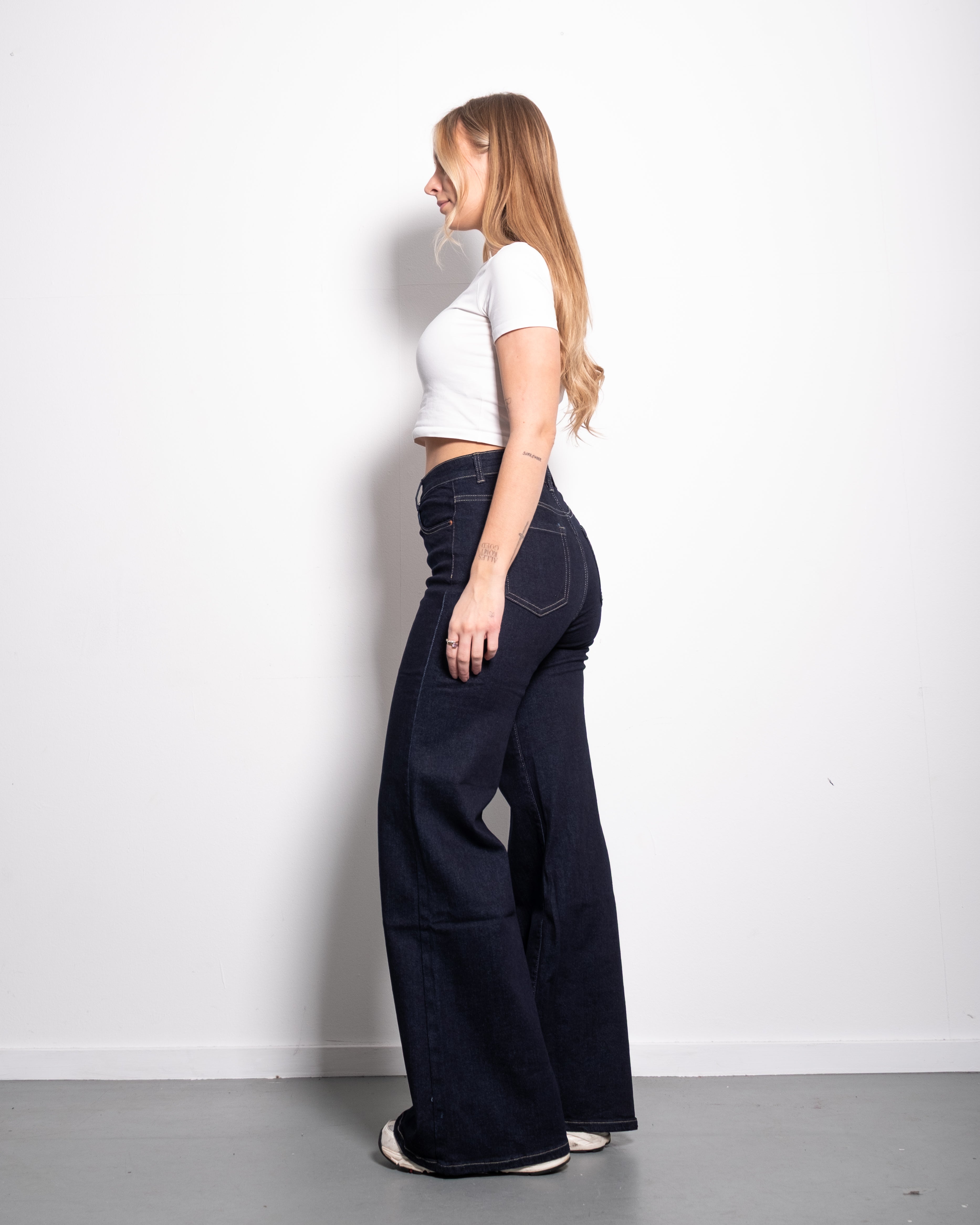 JEANS  MET MIDDENHOGE Taille, ruwe denim en WIDE LEG JEANS  binnenbeenlengte 79 cm