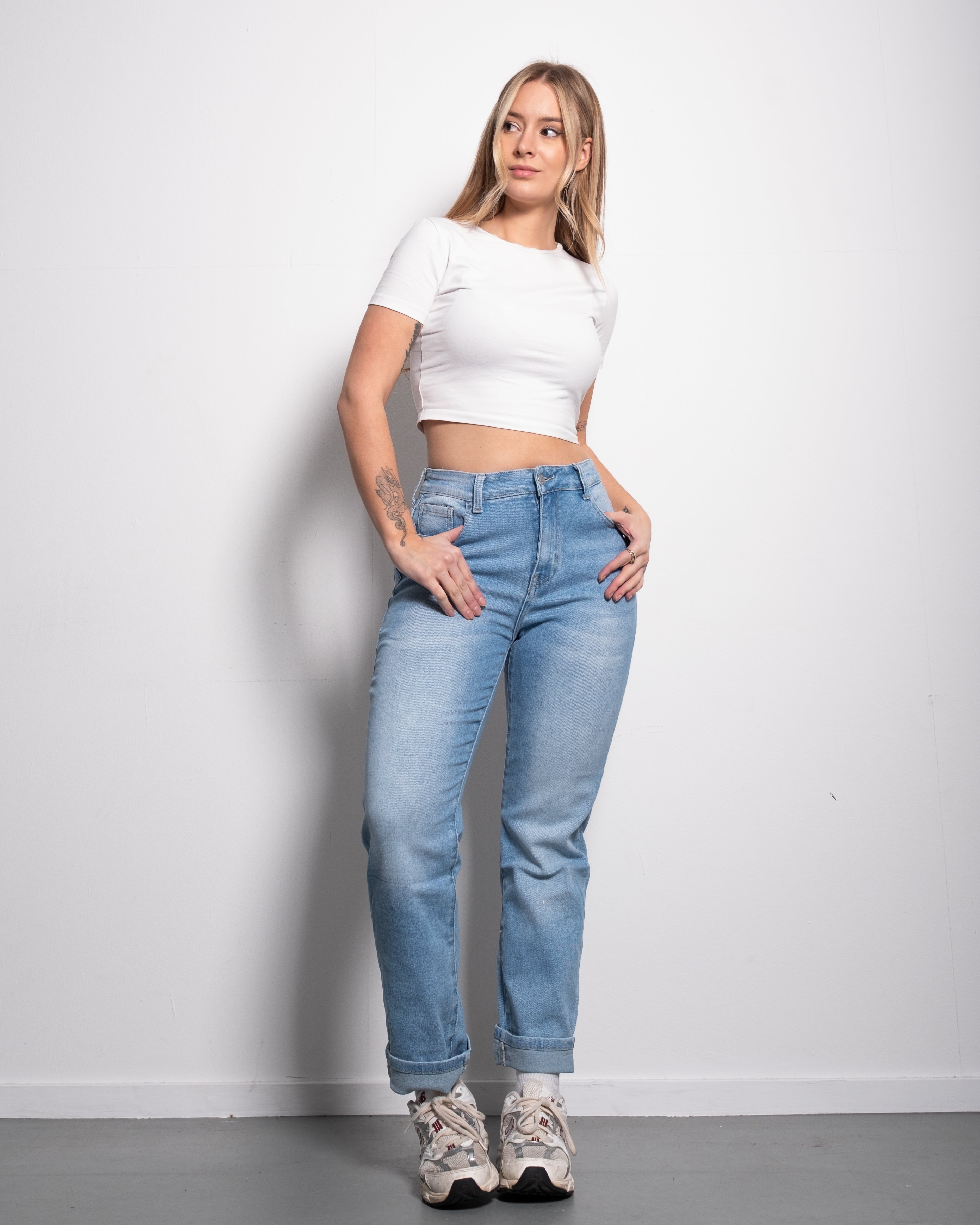 LIGHT WASH MOM JEANS  BINNENBEENLENGTE 73 CM