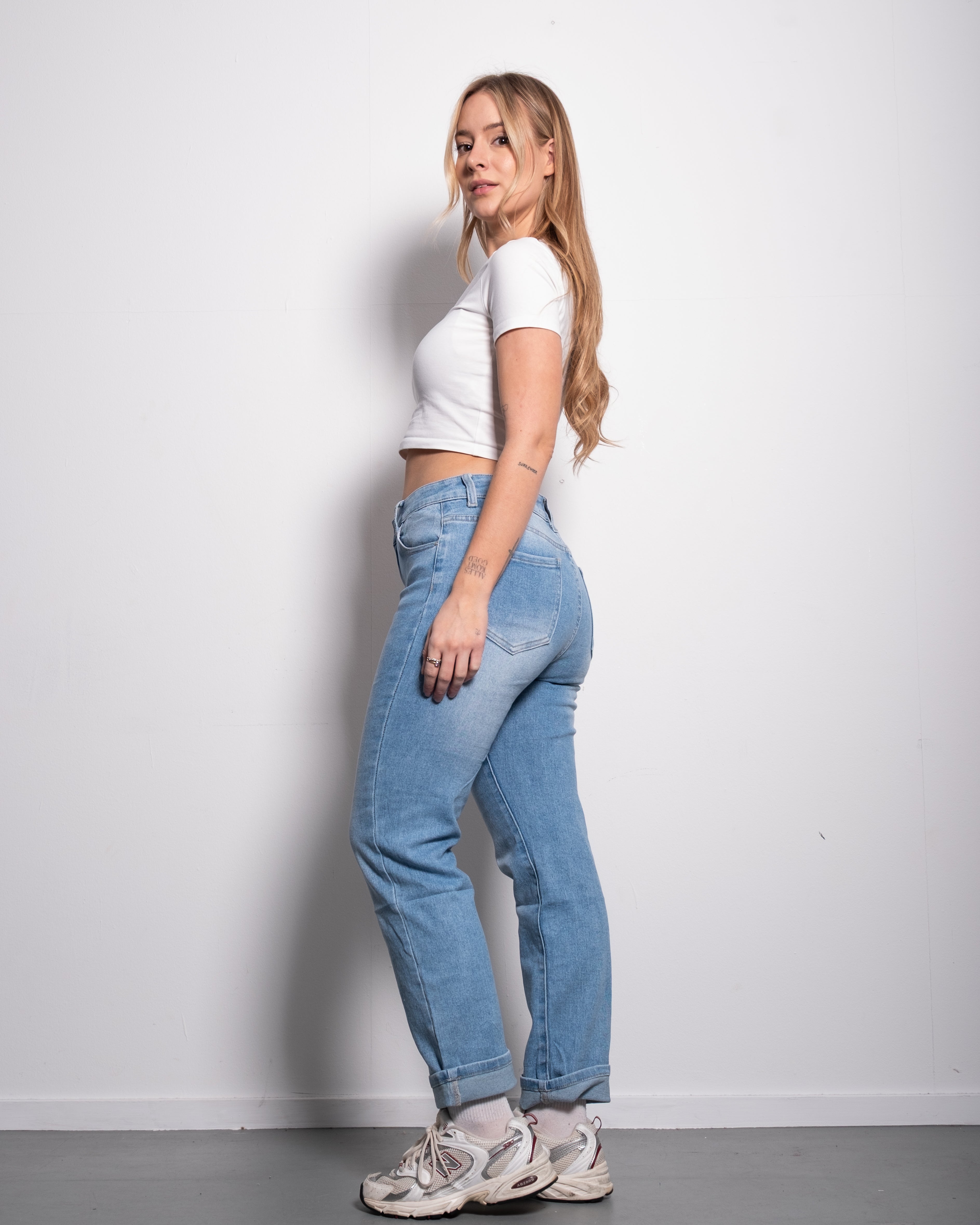 LIGHT WASH MOM JEANS  BINNENBEENLENGTE 73 CM