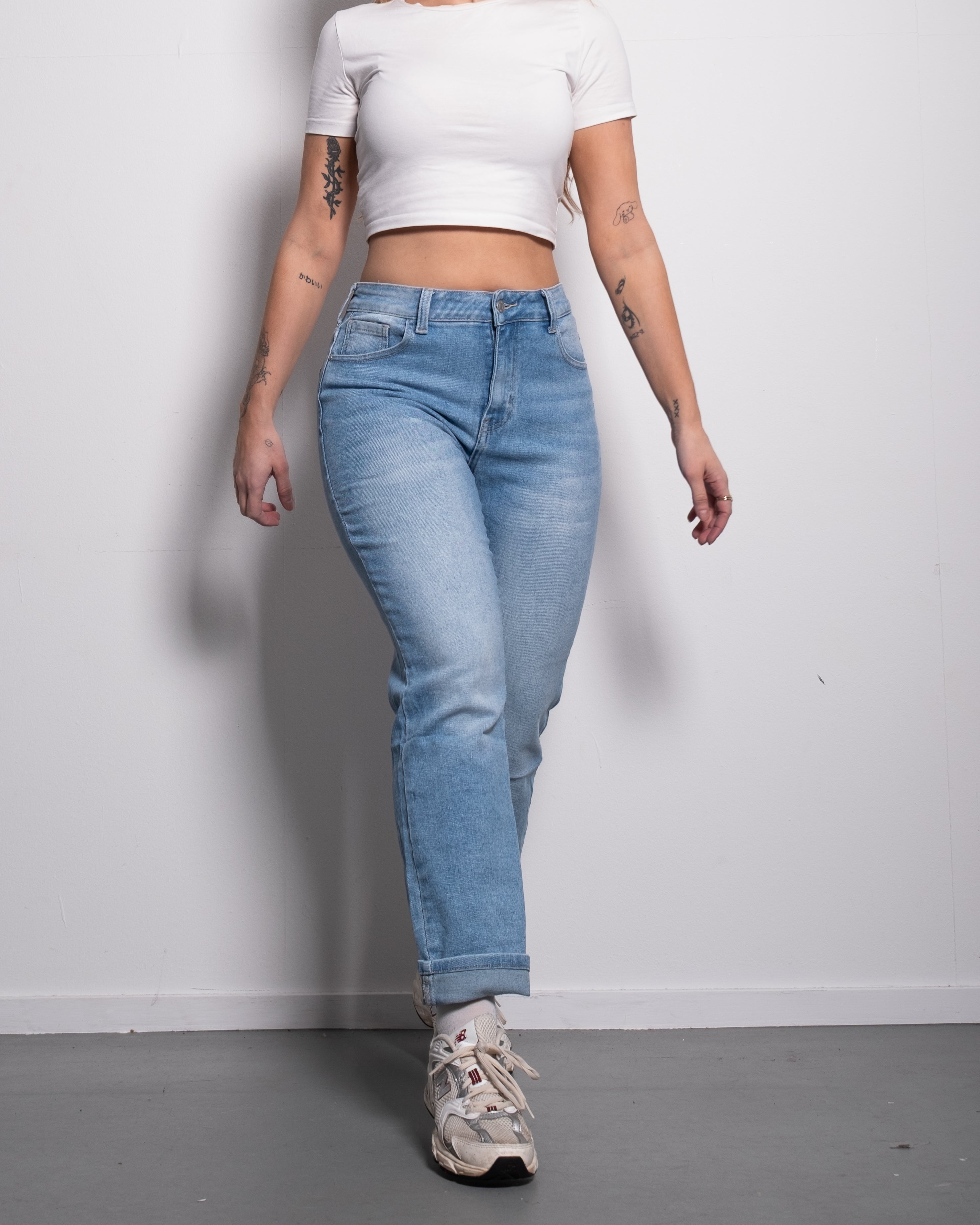 LIGHT WASH MOM JEANS  BINNENBEENLENGTE 73 CM