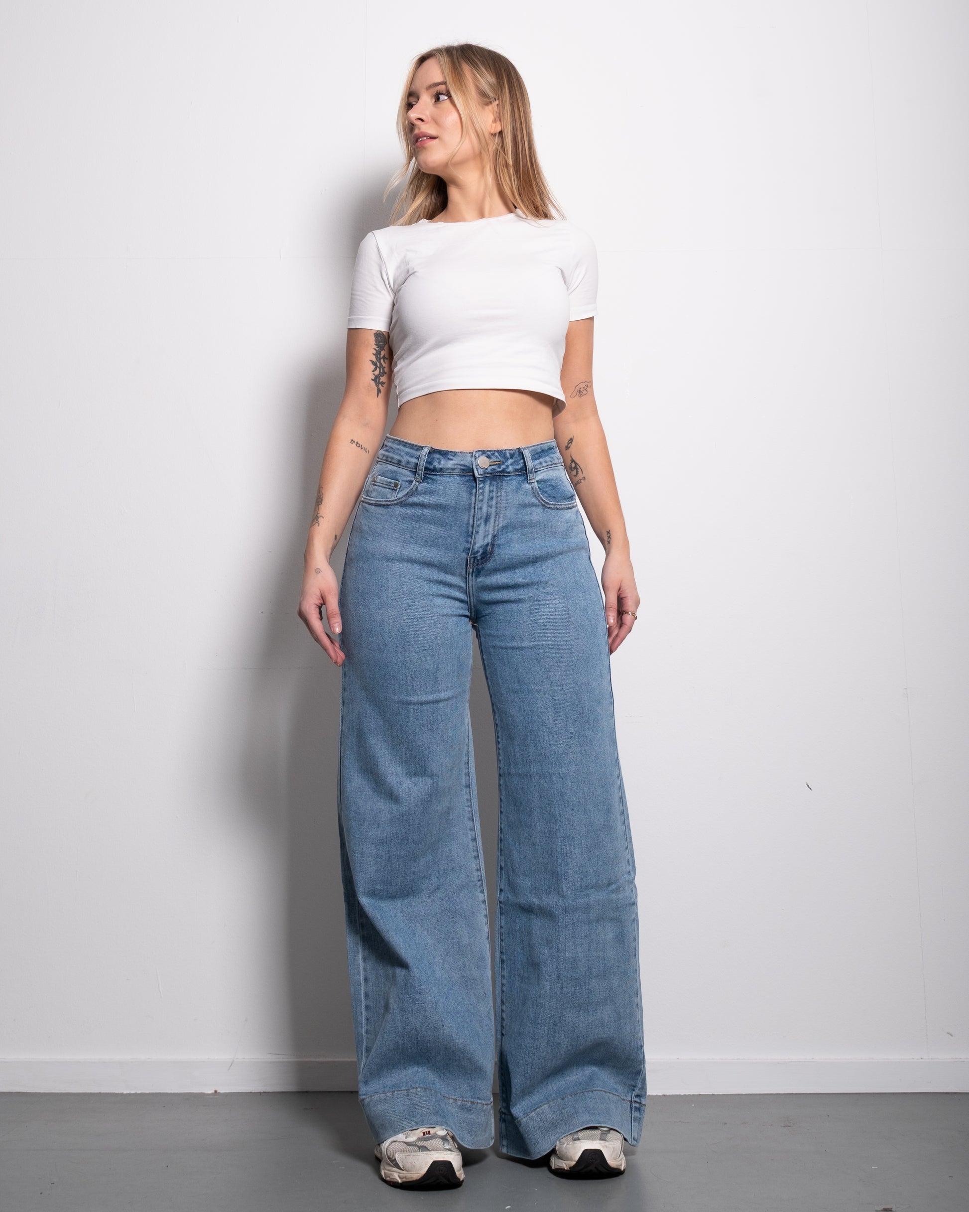 STRETCHY SOFT BRUSHED TEXTURED MEDIUM WASH WIDE LEG JEANS - INSEAM 79CM | SEISHIKI STUDIO