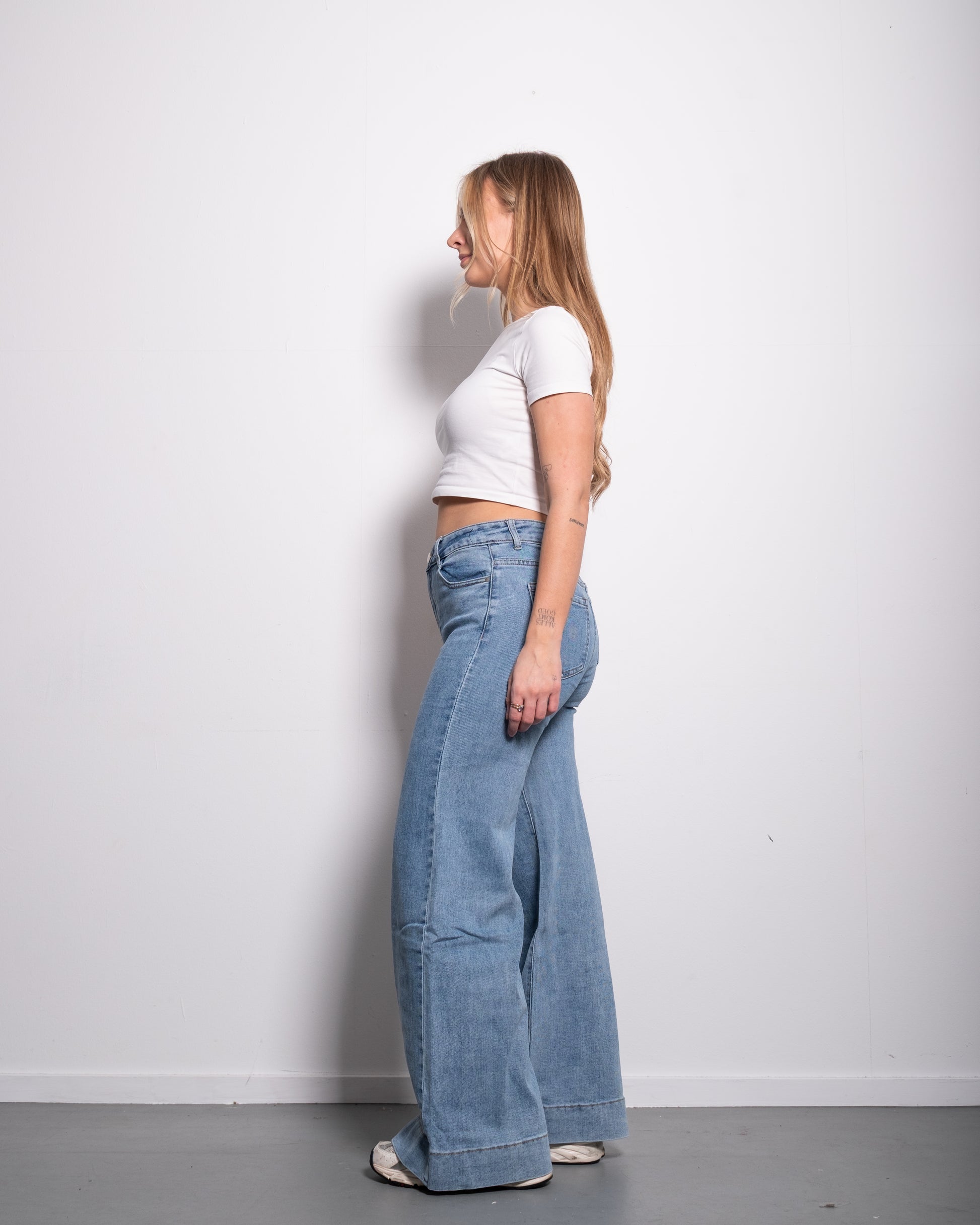 STRETCHY SOFT BRUSHED TEXTURED MEDIUM WASH WIDE LEG JEANS - INSEAM 79CM | SEISHIKI STUDIO