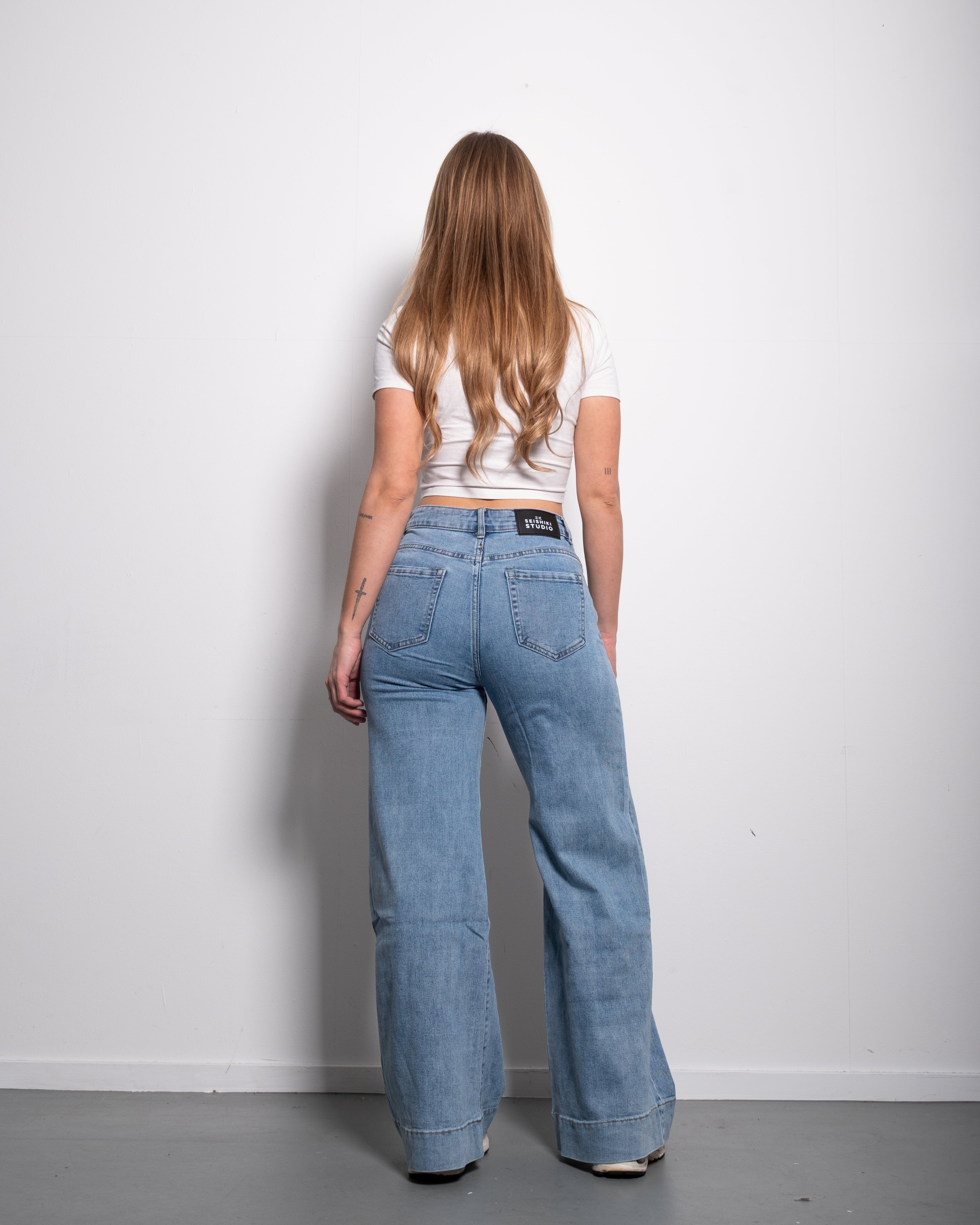 JEANS  ZACHTE, GEBORSTELDE STRUCTUUR, MEDIUM WAS, WIDE LEG JEANS  BINNENBEENLENGTE 79 CM
