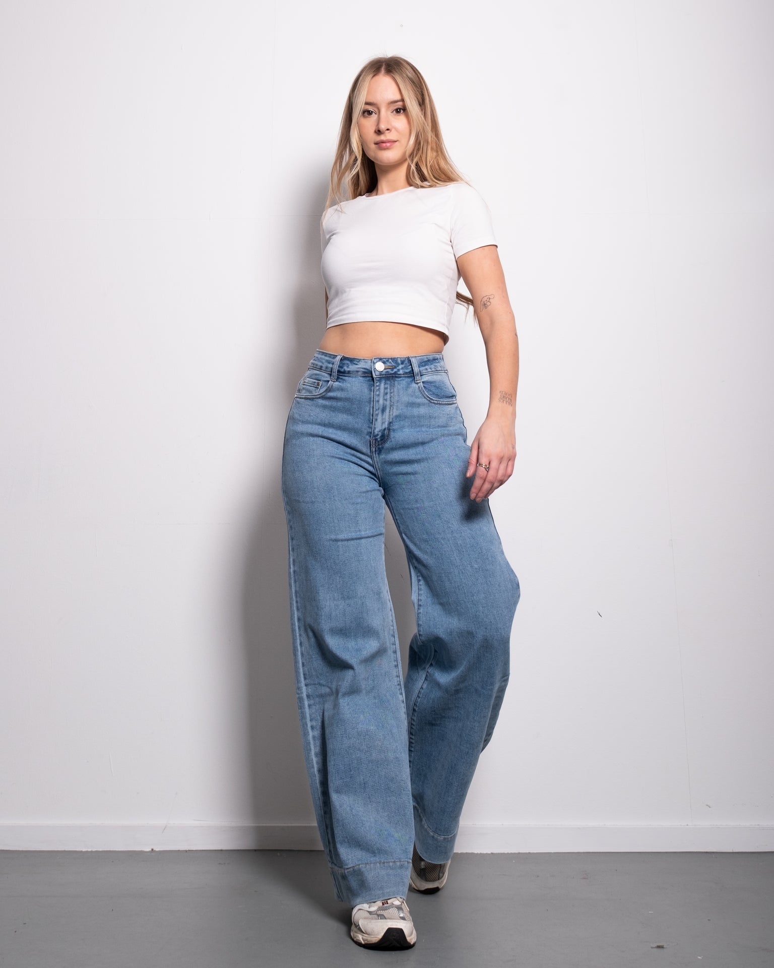 STRETCHY SOFT BRUSHED TEXTURED MEDIUM WASH WIDE LEG JEANS - INSEAM 79CM | SEISHIKI STUDIO