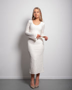 SEISHIKI STUDIO Midi-Kleid mit Spitzenbesatz und langen Ärmeln – figurbetonte Passform & transparente Textur, cremefarben