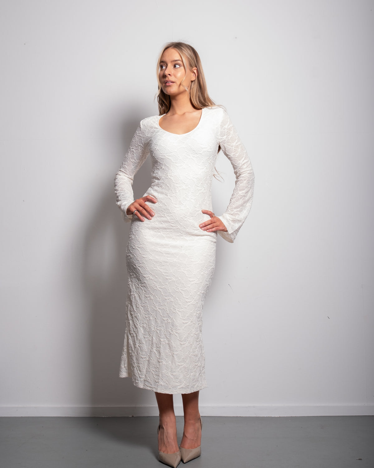 SEISHIKI STUDIO Lace Long Sleeve Midi Dress – Sculpting Fit &amp; Sheer Texture Cream