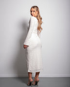 SEISHIKI STUDIO Midi-Kleid mit Spitzenbesatz und langen Ärmeln – figurbetonte Passform & transparente Textur, cremefarben