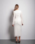 SEISHIKI STUDIO Midi-Kleid mit Spitzenbesatz und langen Ärmeln – figurbetonte Passform & transparente Textur, cremefarben