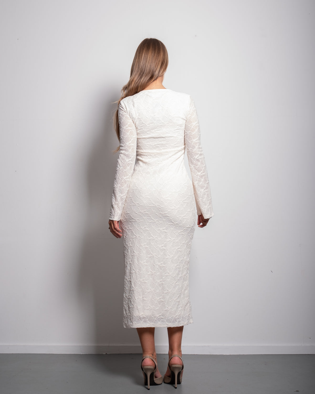 SEISHIKI STUDIO Lace Long Sleeve Midi Dress – Sculpting Fit &amp; Sheer Texture Cream