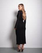 SEISHIKI STUDIO Midi-Kleid mit Spitzenbesatz und langen Ärmeln – figurbetonte Passform & transparente Textur, schwarz