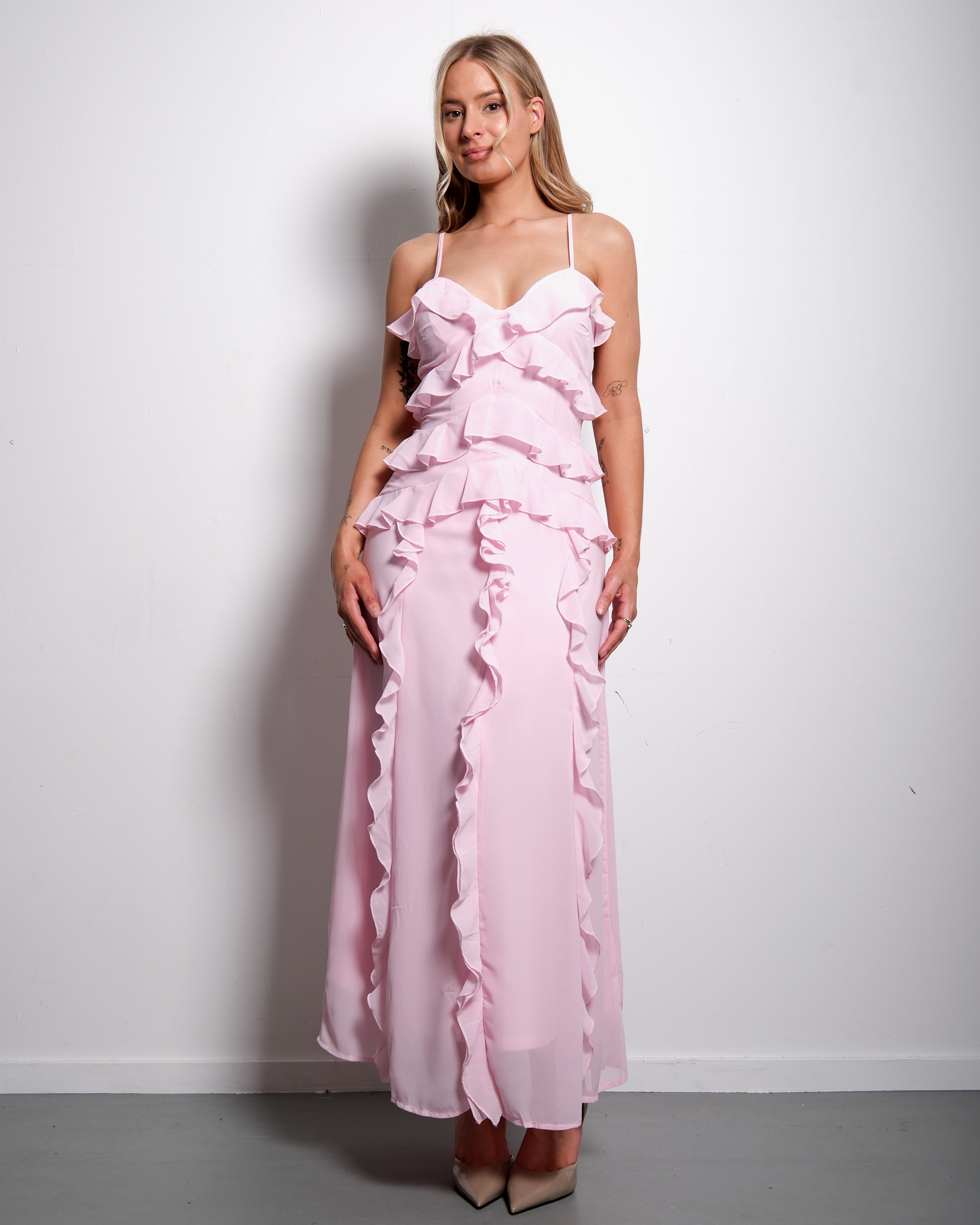 SEISHIKI STUDIO Maxi-jurk met ruches – gelaagde details en soepel vallend silhouet, roze