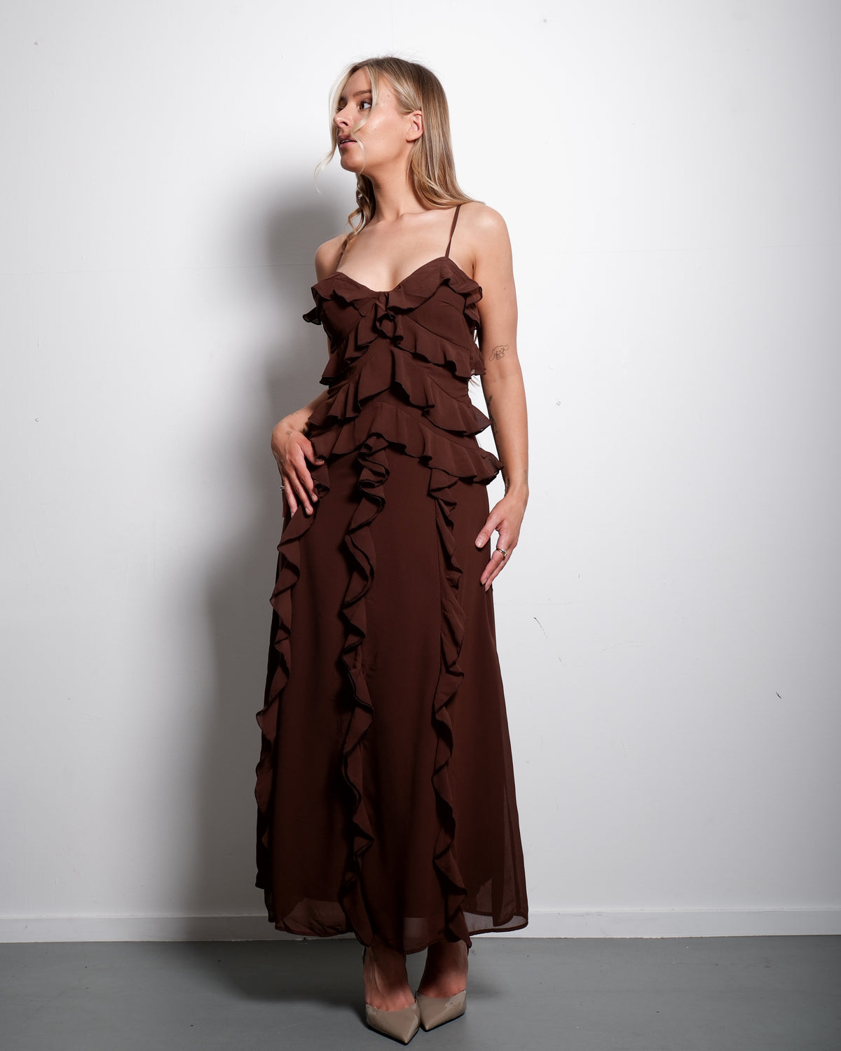 Ruffle Maxi Dress – Layered Detail &amp; Flowy Silhouette Brown – SEISHIKI STUDIO